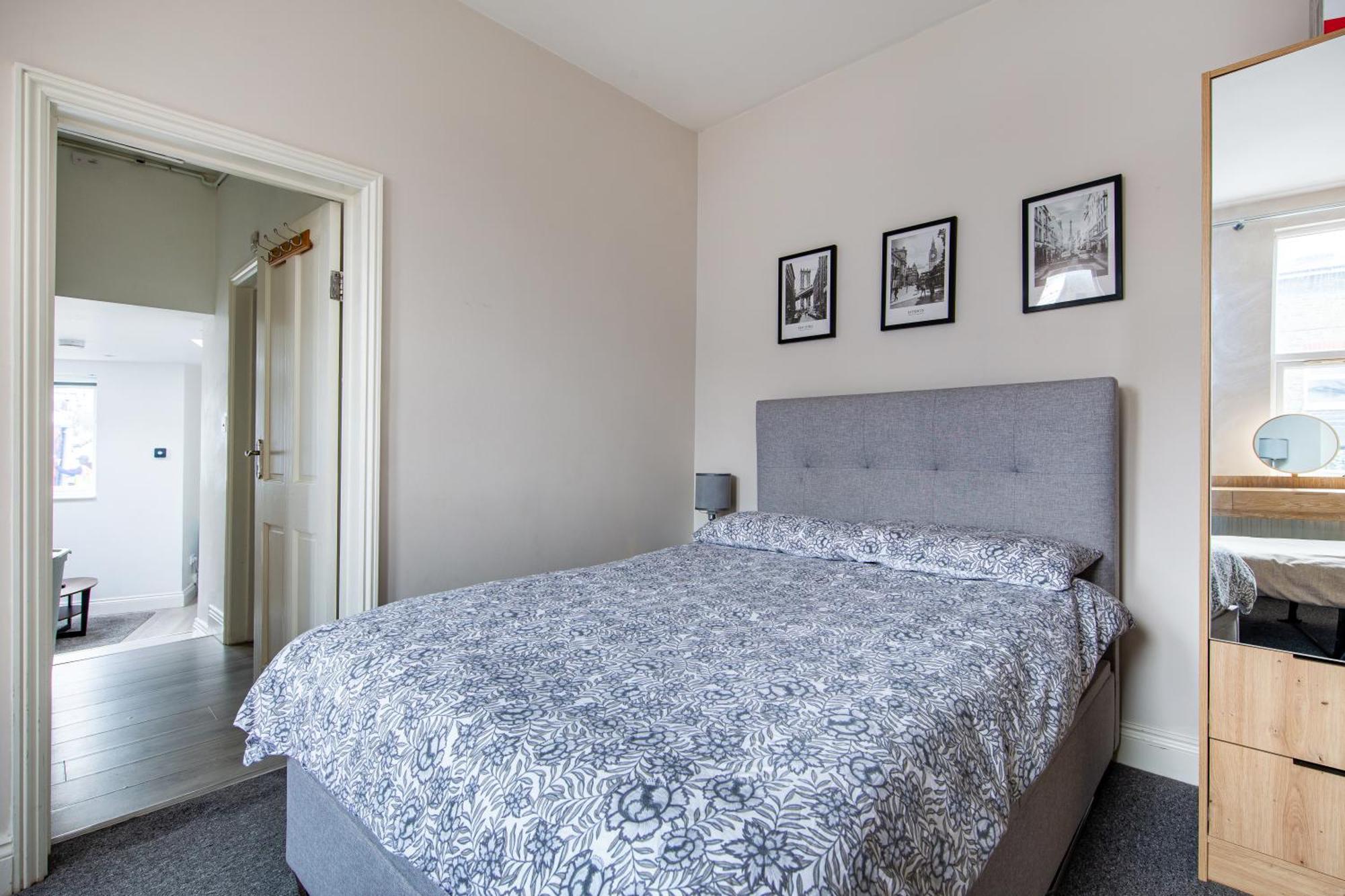 Apartment Cosy 1 Bed With Free Parking Close To Underground Station Zone 2 For Quick Access To Up To 5 Guests *
