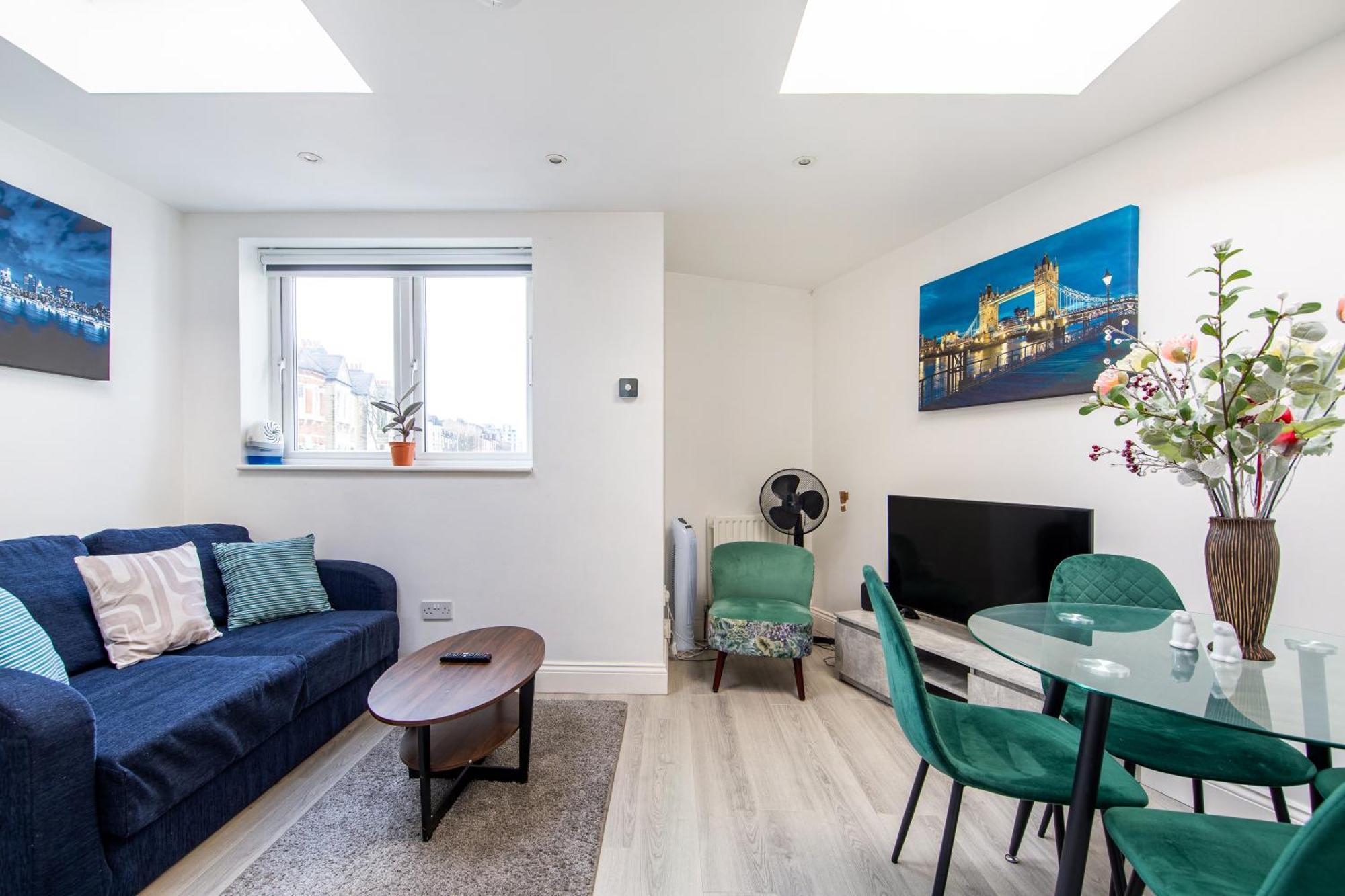 Cosy 1 Bed With Free Parking Close To Underground Station Zone 2 For Quick Access To Up To 5 Guests