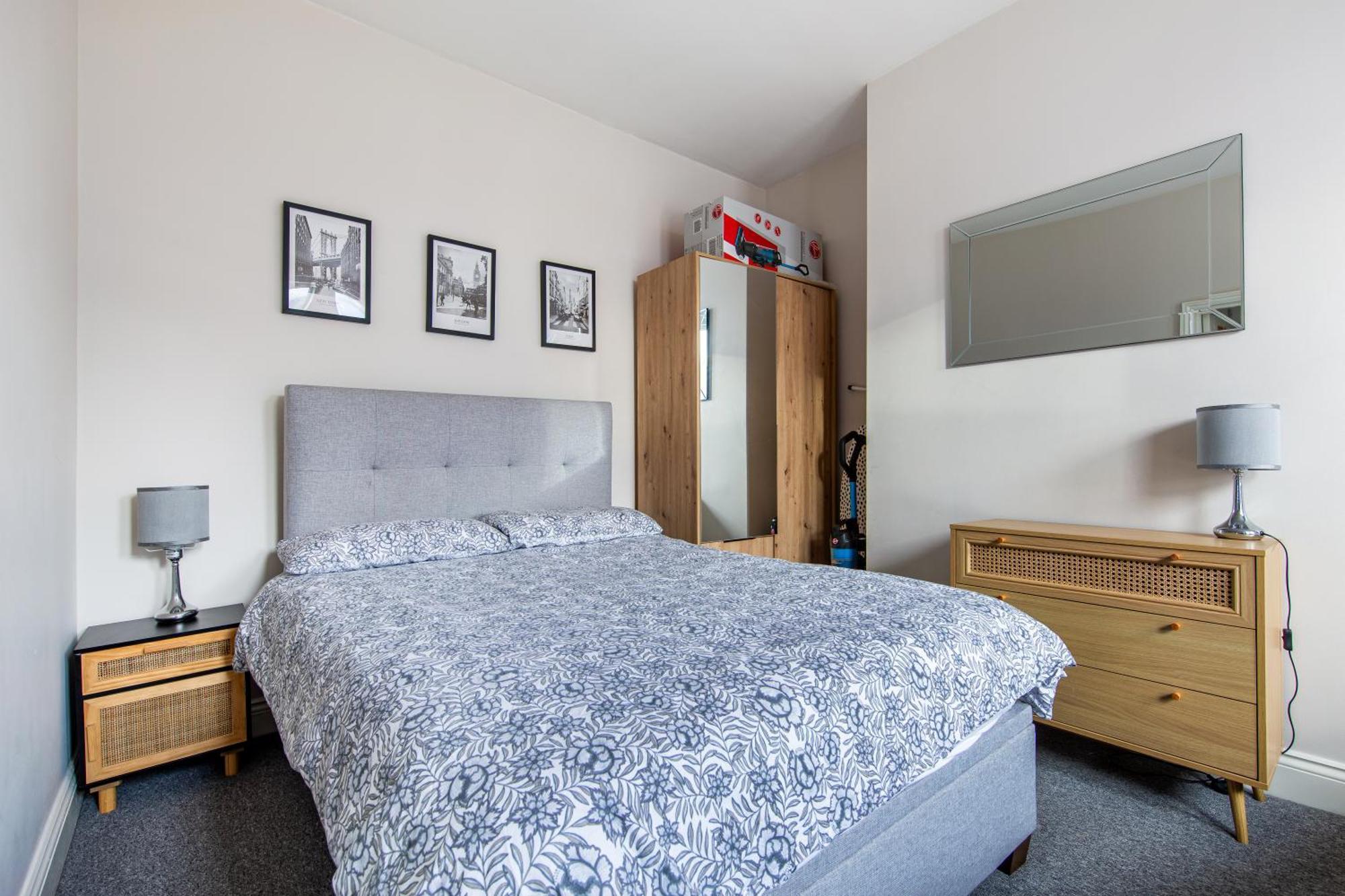 Cosy 1 Bed With Free Parking Close To Underground Station Zone 2 For Quick Access To Up To 5 Guests London