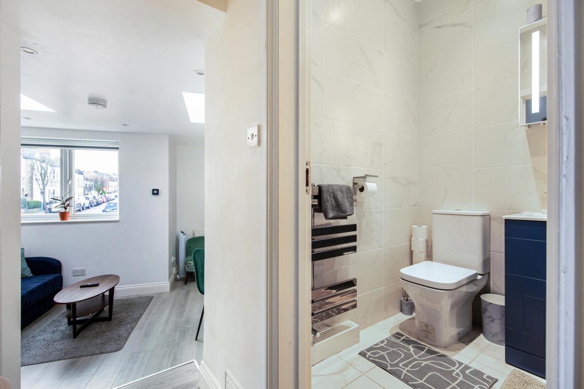 Cosy 1 Bed With Free Parking Close To Underground Station Zone 2 For Quick Access To Up To 5 Guests * London