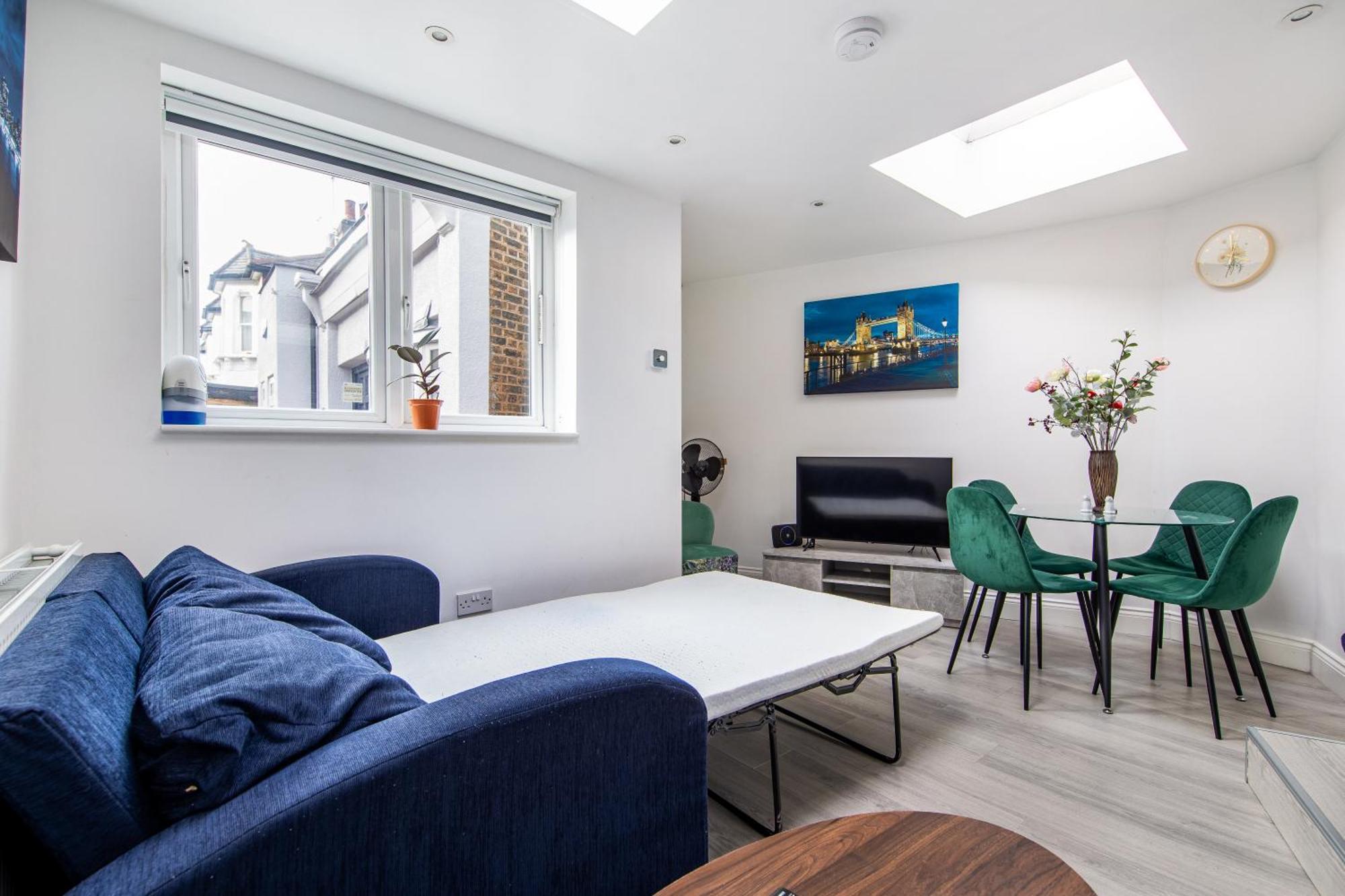 Cosy 1 Bed With Free Parking Close To Underground Station Zone 2 For Quick Access To Up To 5 Guests