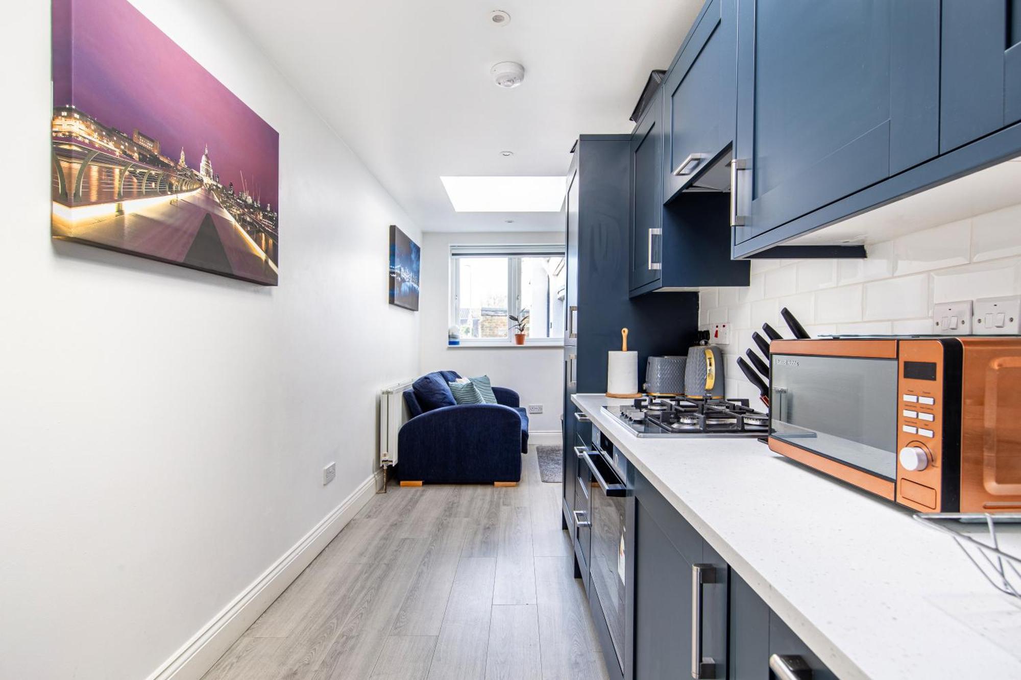 Cosy 1 Bed With Free Parking Close To Underground Station Zone 2 For Quick Access To Up To 5 Guests *