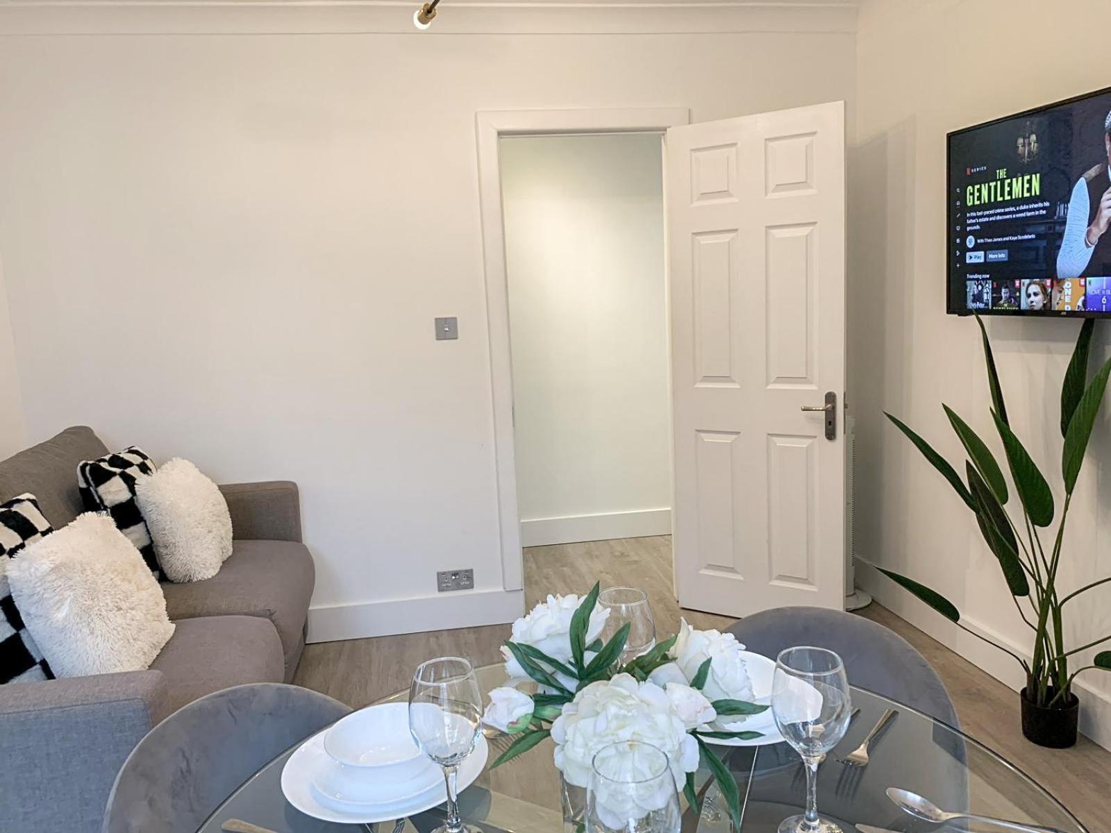 Vibrant 2-Bedroom Flat With Elevator In Marylebone, Close To Hyde Park & Edgware Road Apartment London