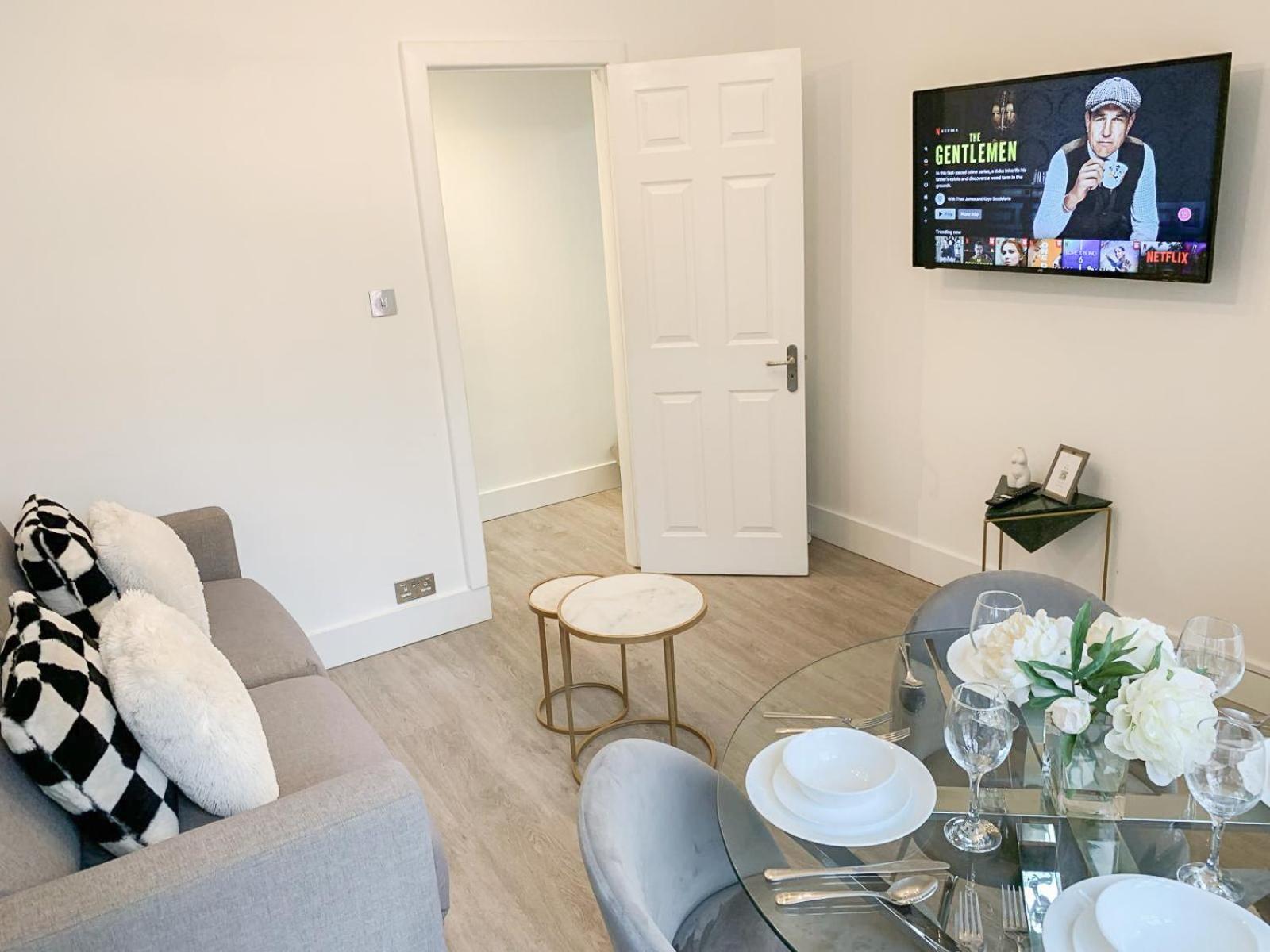 Vibrant 2-Bedroom Flat With Elevator In Marylebone, Close To Hyde Park & Edgware Road Apartment London