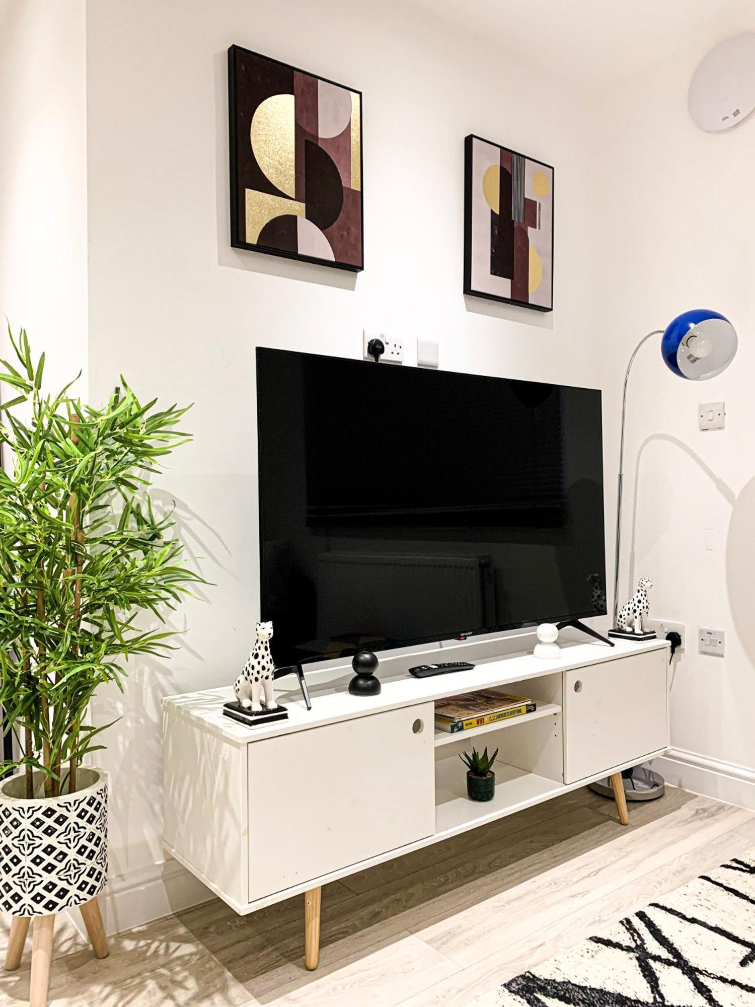 Apartment Wembley Luxury: Two-bedroom With Parking London