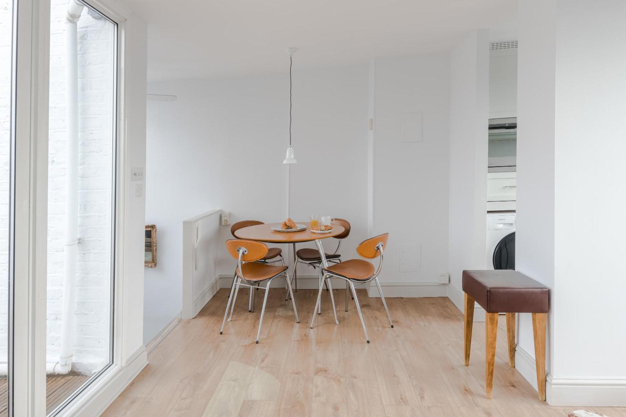 Light-filled Primrose Hill Rooftop Retreat Apartment *