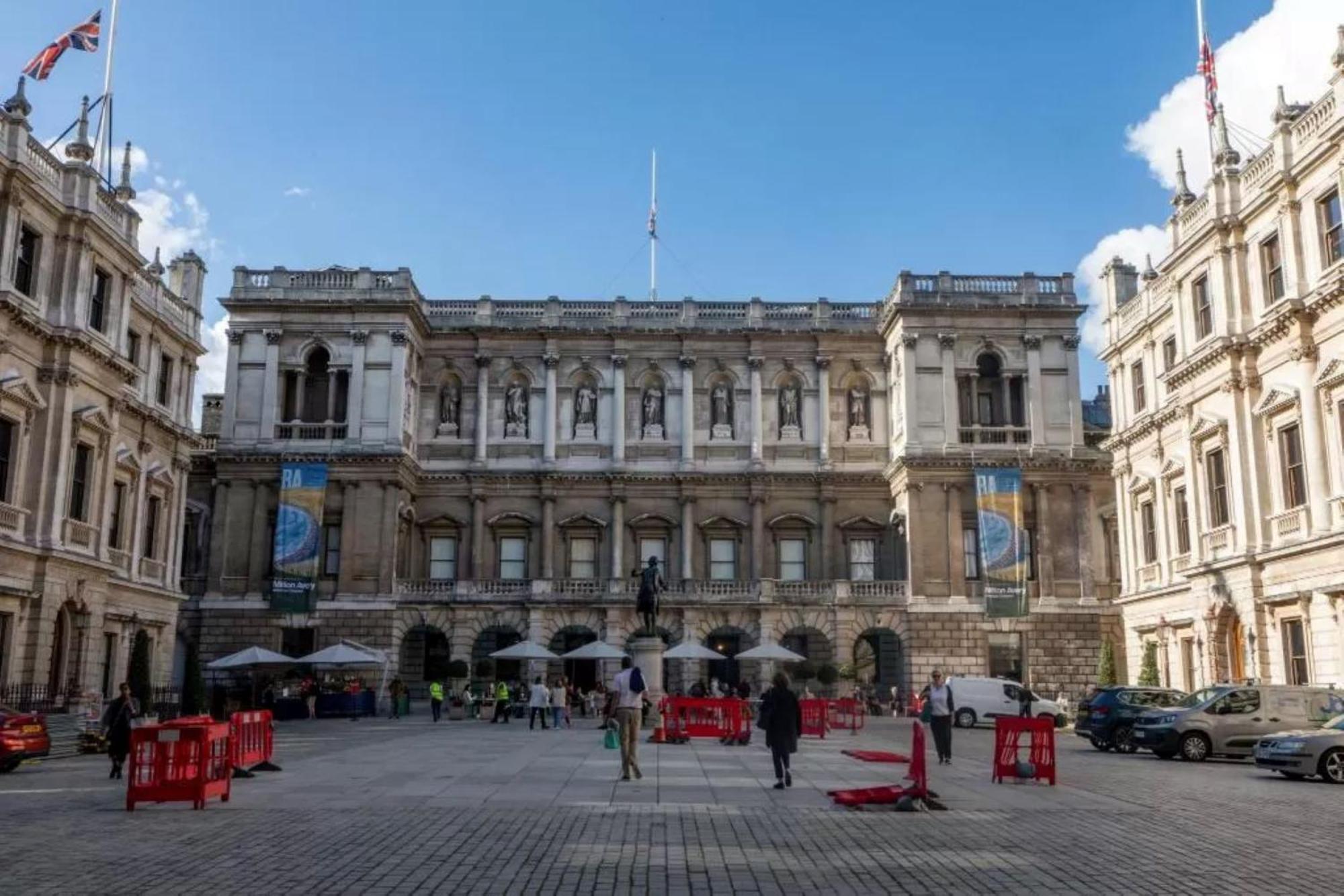 Central Mayfair And Piccadilly Sleeps 6 People *