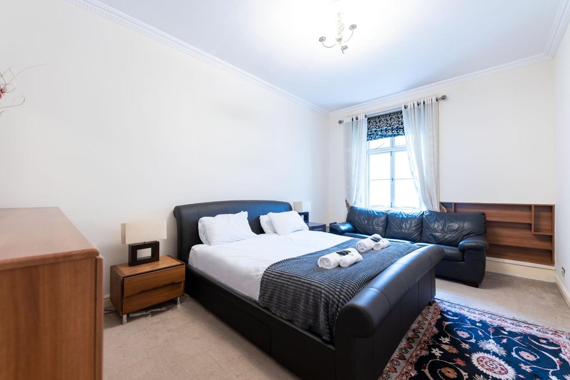 Luxury 4 Bedroom Flat In Sussex Gardens Appartement Londen