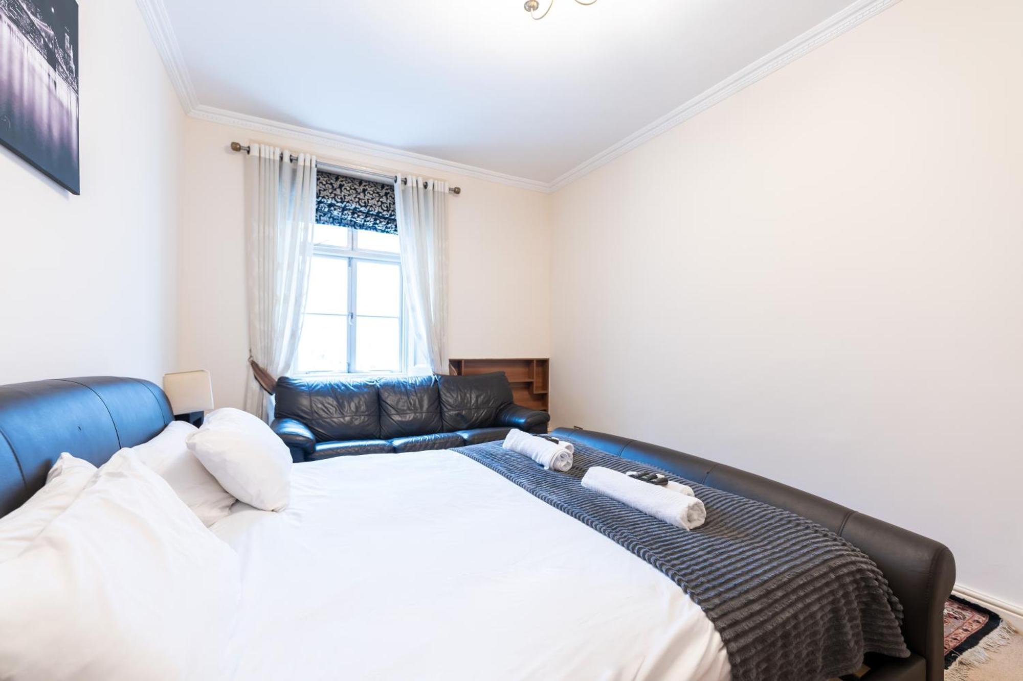 Luxury 4 Bedroom Flat In Sussex Gardens Londen