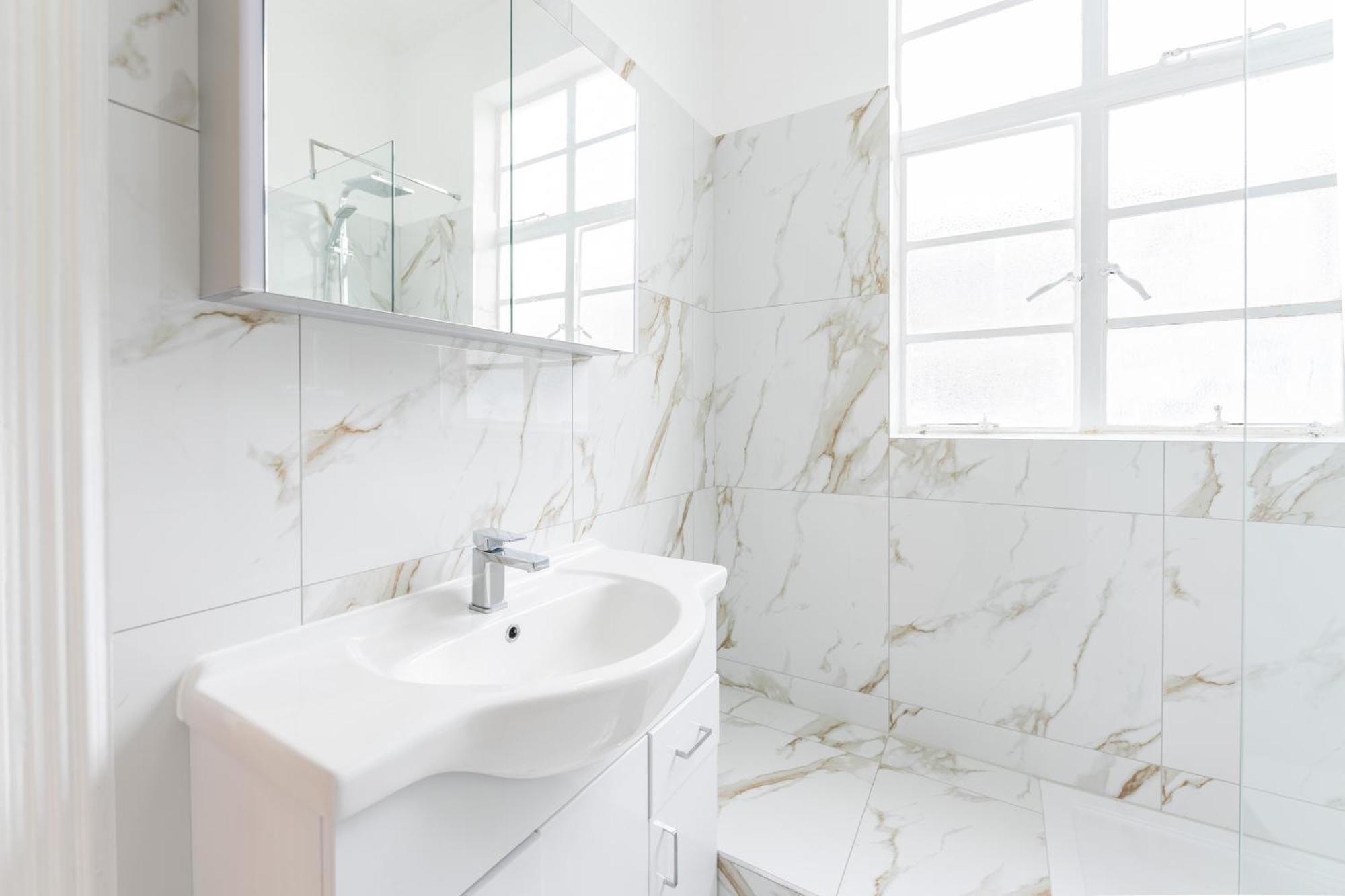 Luxury 4 Bedroom Flat In Sussex Gardens * Londen