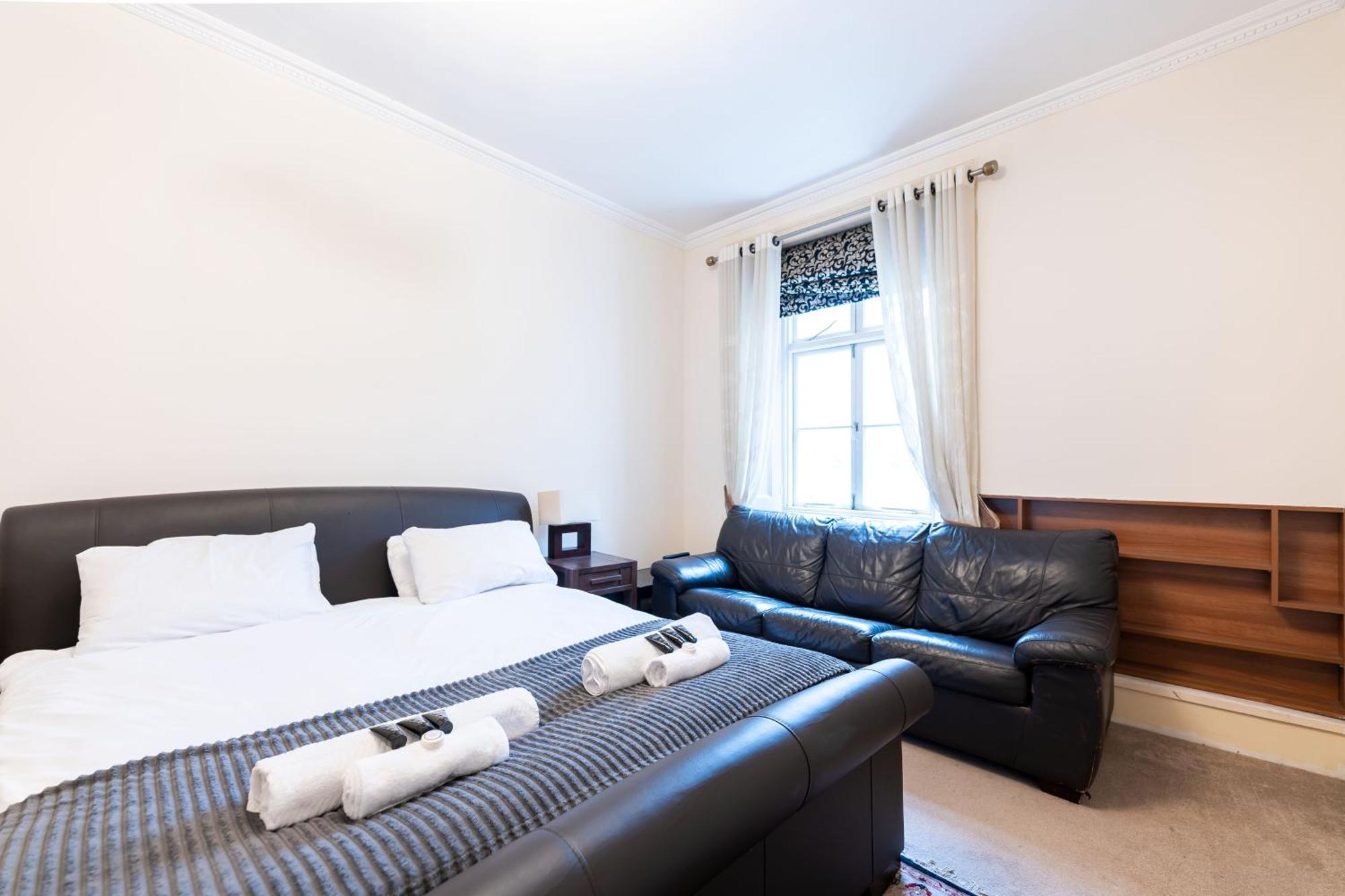 Luxury 4 Bedroom Flat In Sussex Gardens Appartement Londen