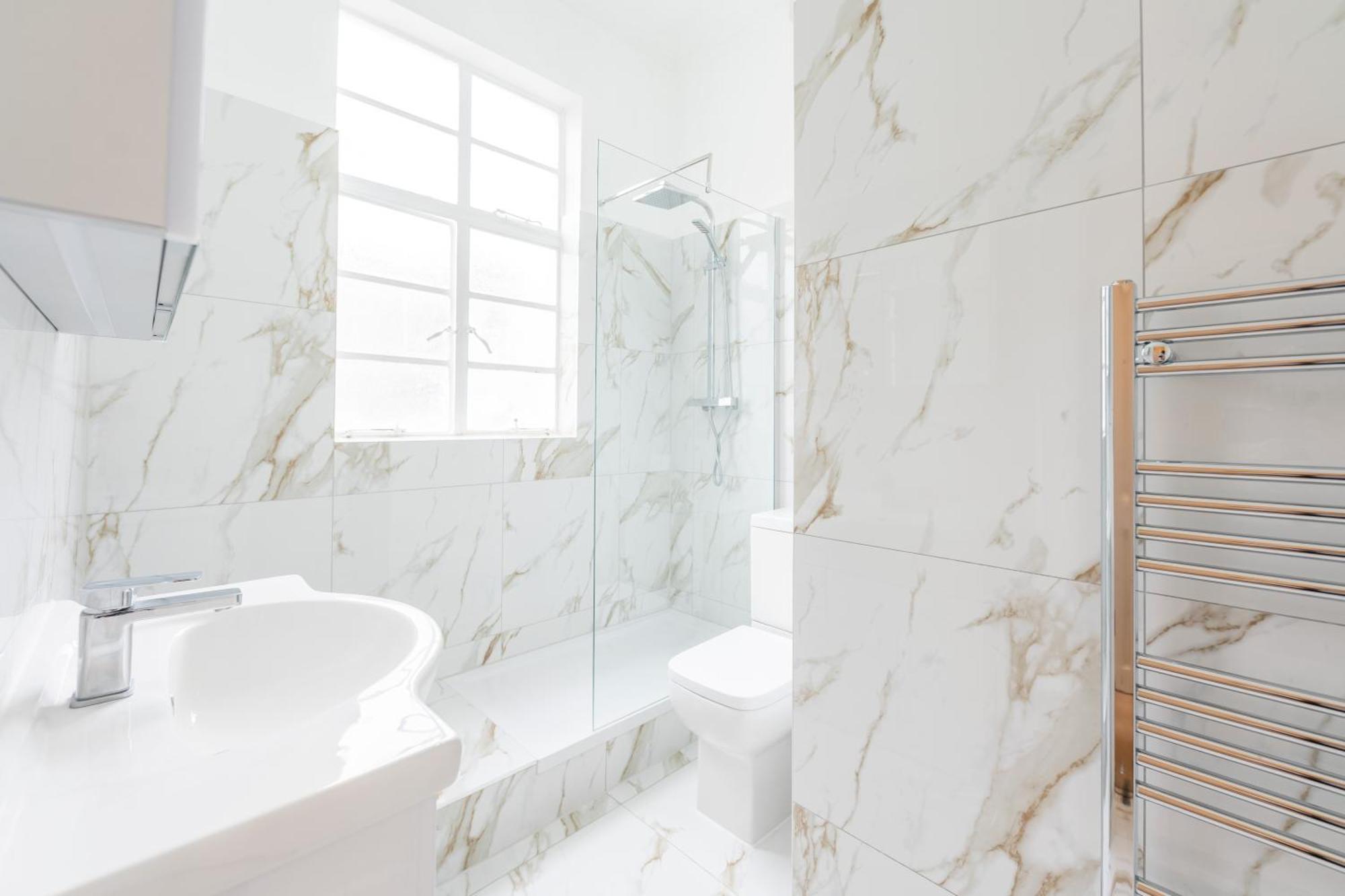 Luxury 4 Bedroom Flat In Sussex Gardens Londen