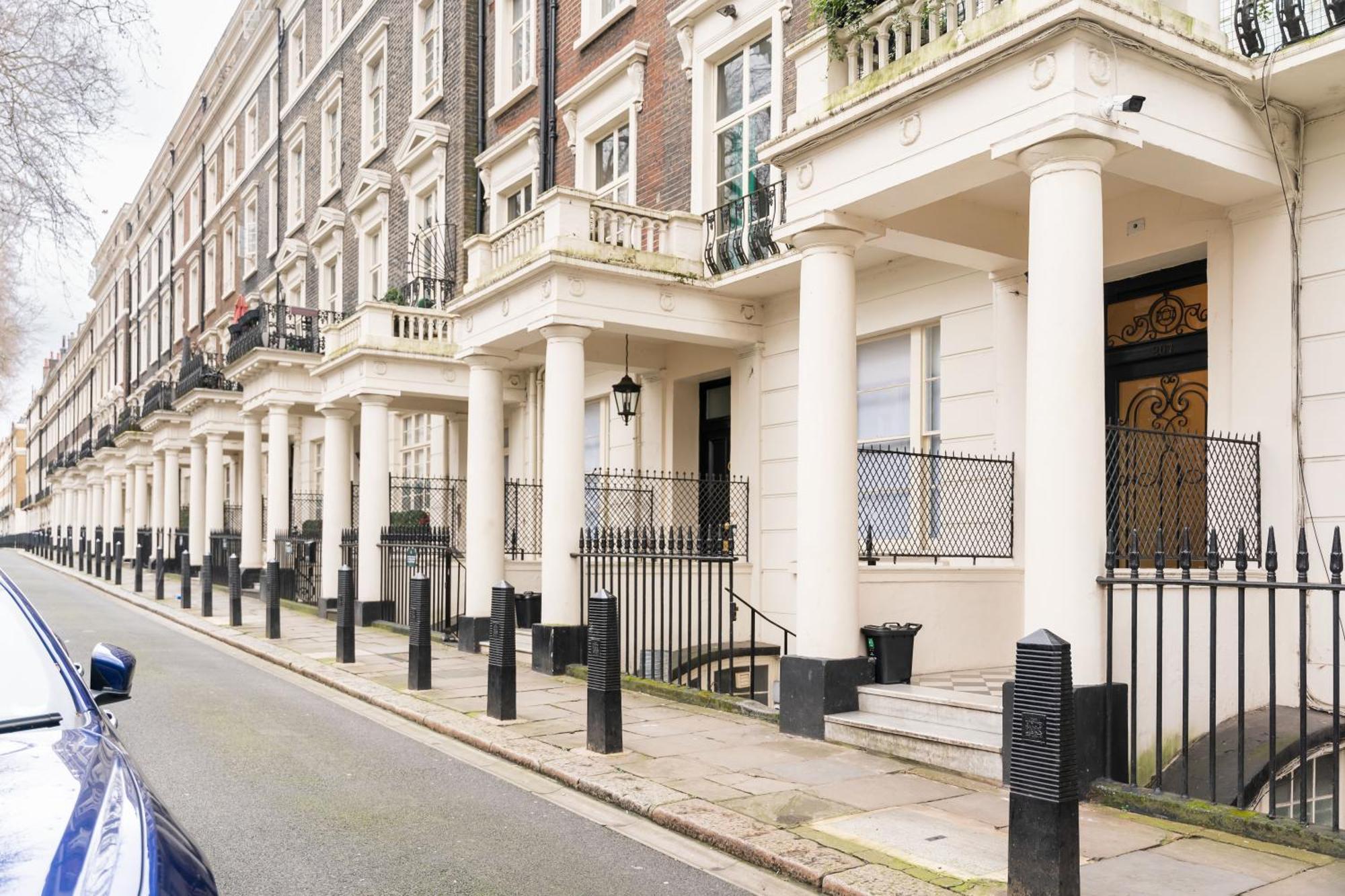 Luxury 4 Bedroom Flat In Sussex Gardens * Londen
