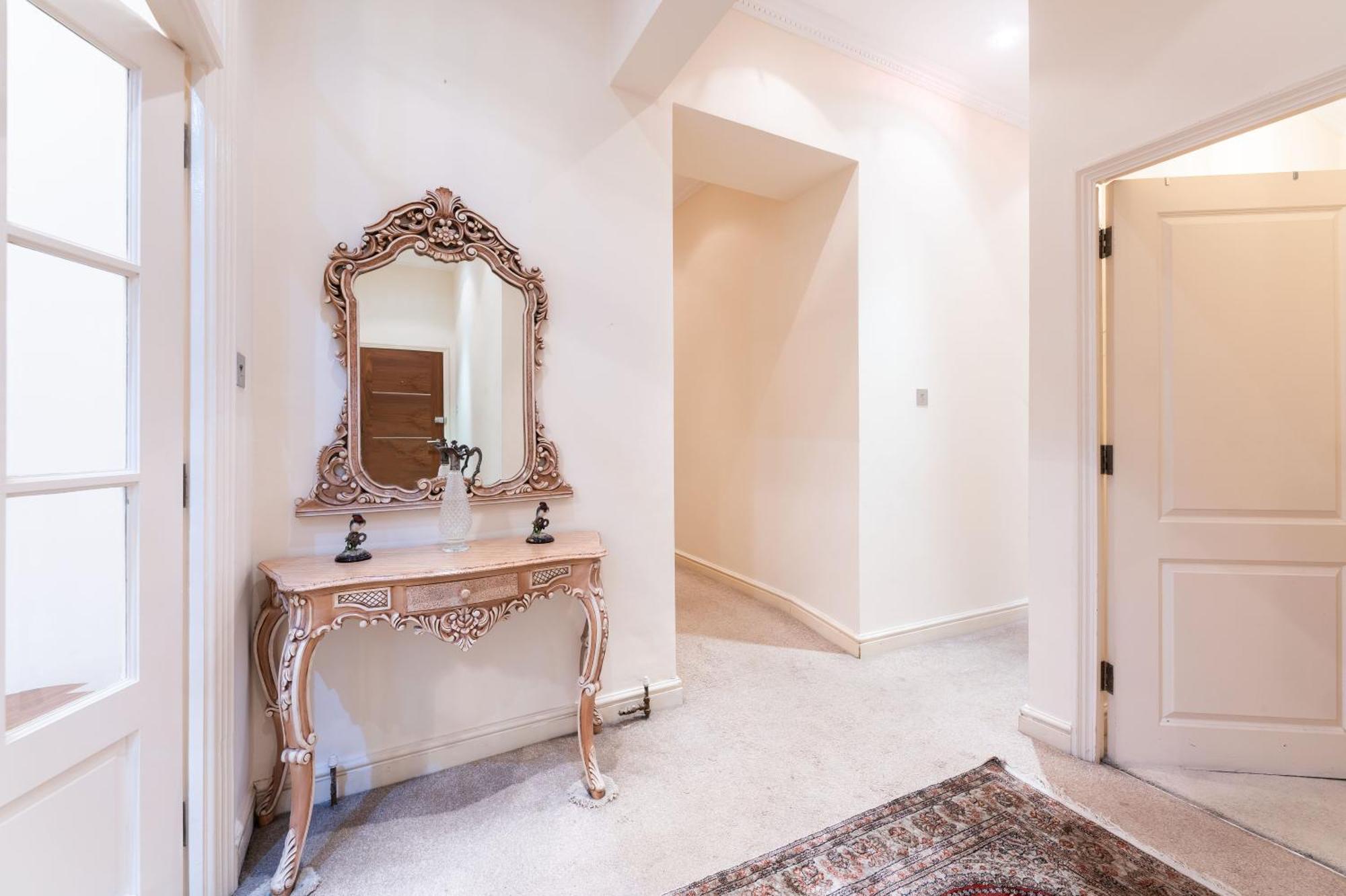 Luxury 4 Bedroom Flat In Sussex Gardens Appartement Londen