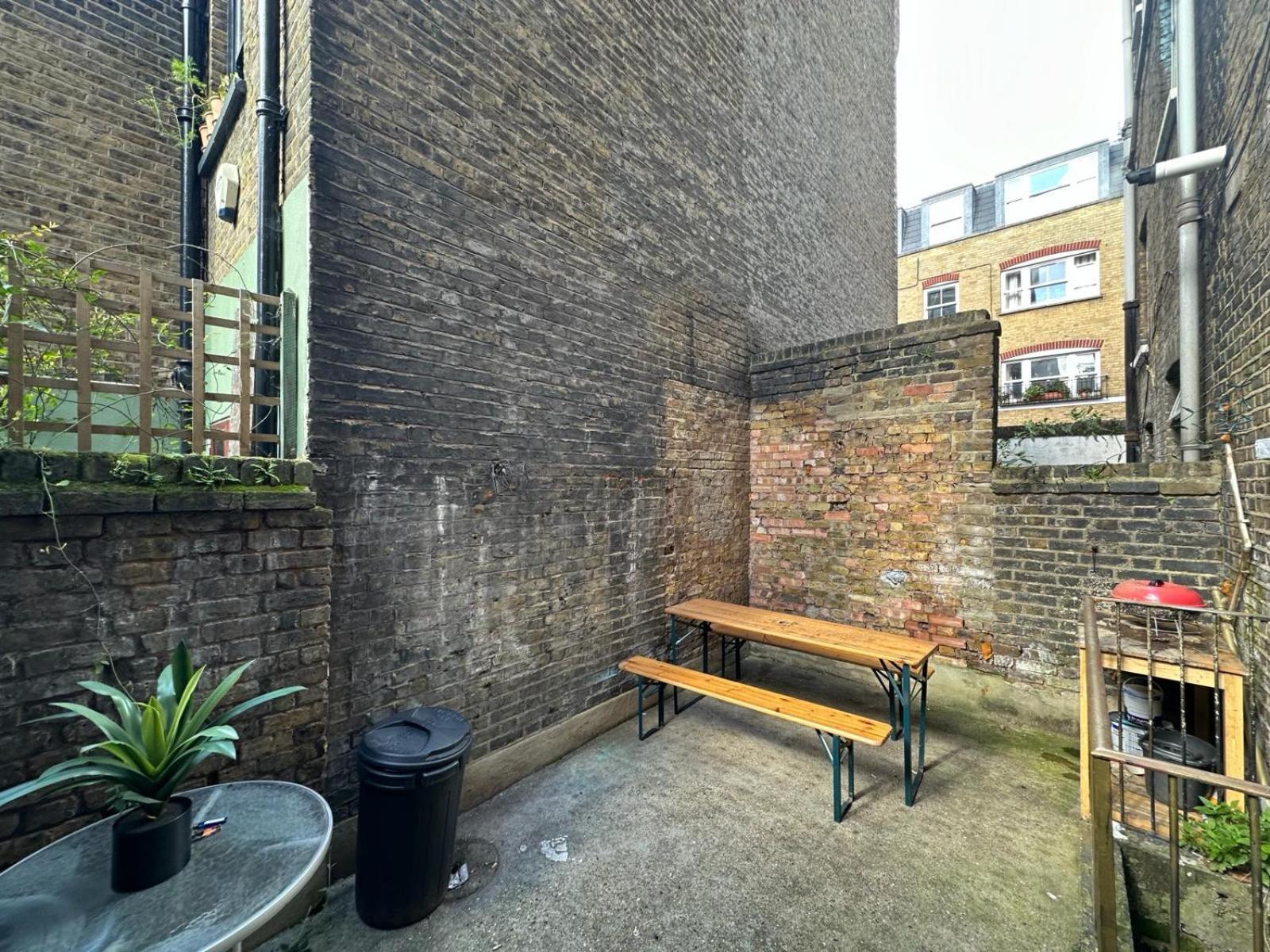 Gasthof Whitechapel Station R1 London