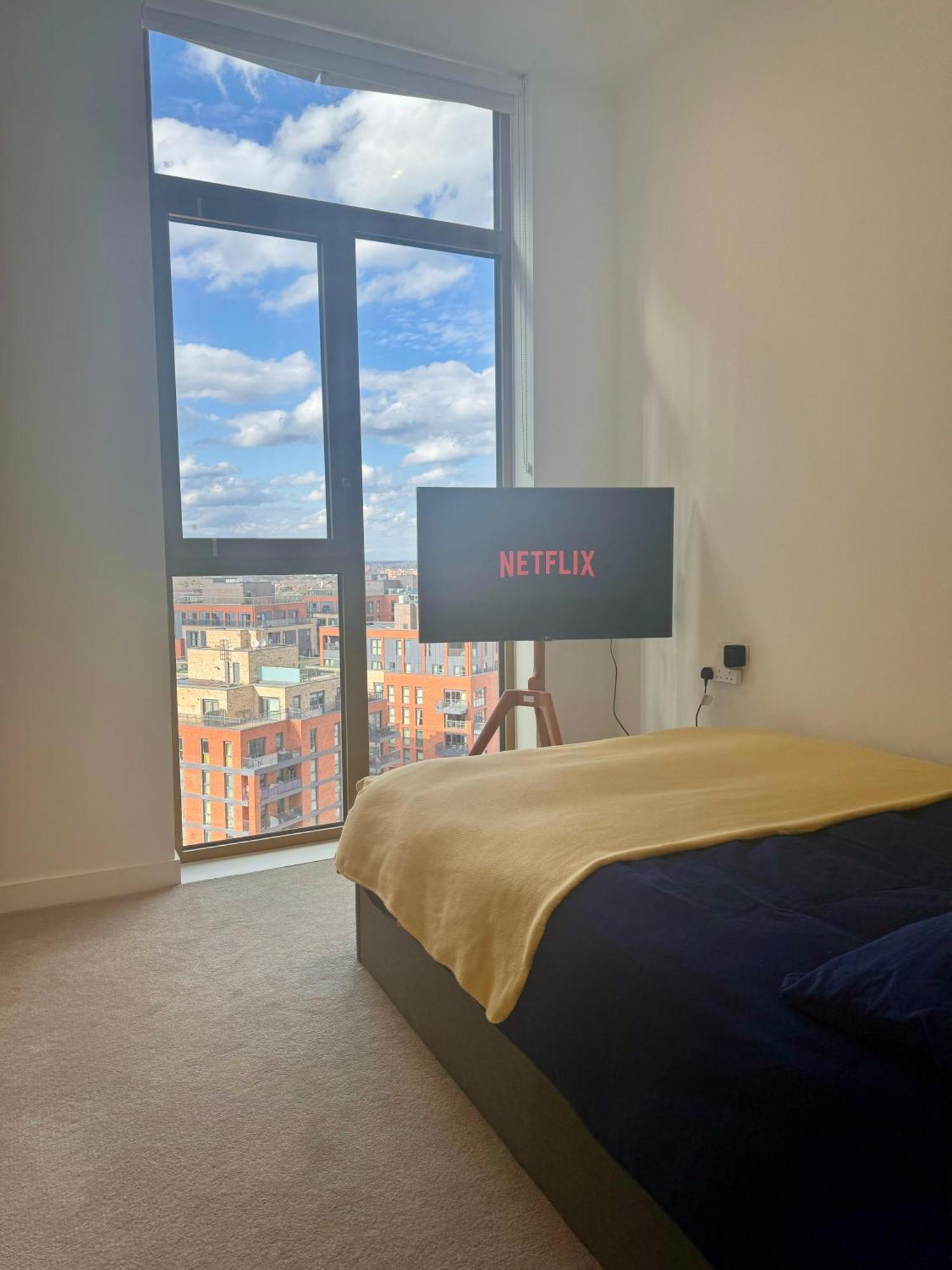 Cozy With Private Bathroom In Luxurious Flat