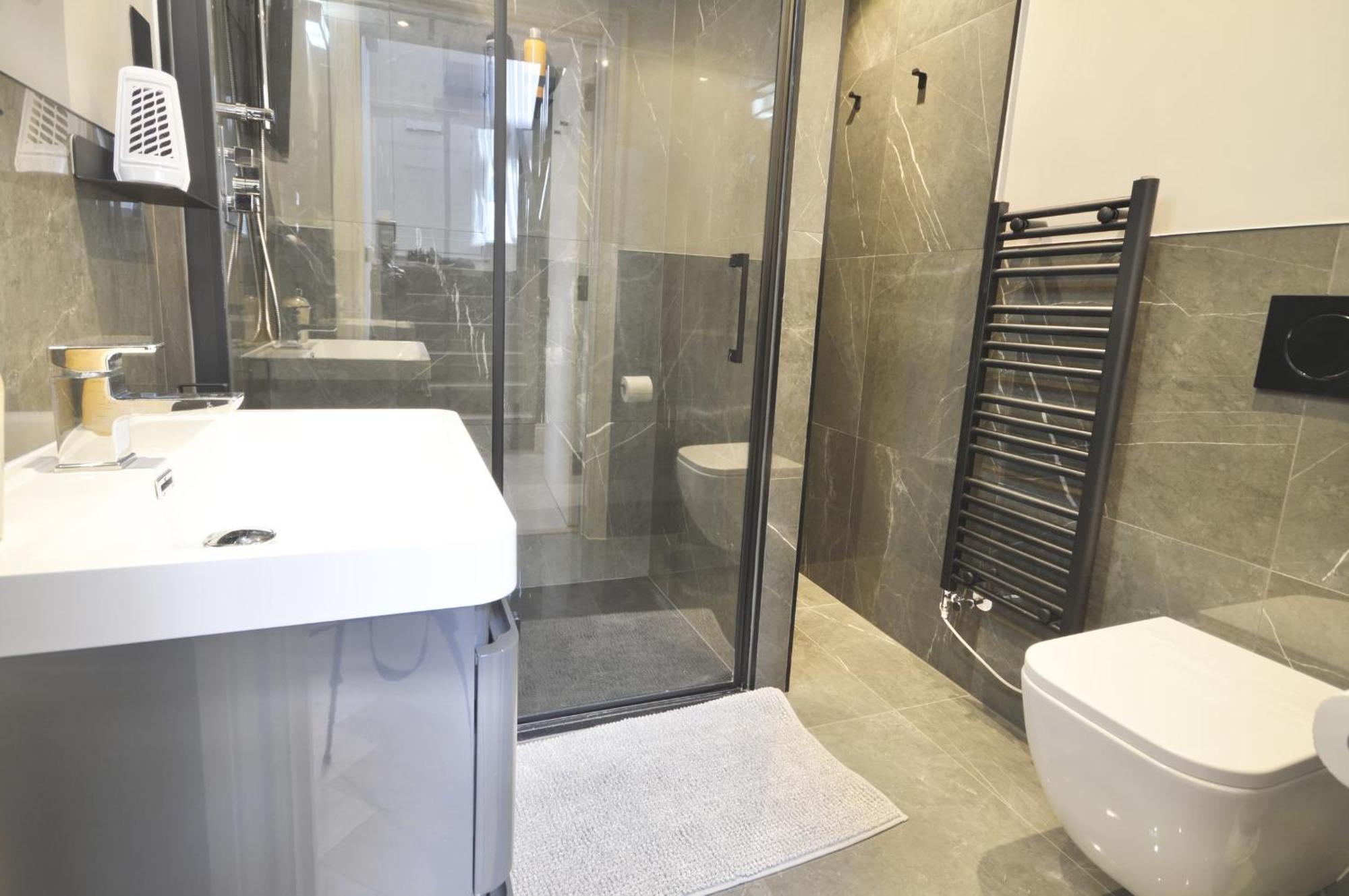 Fulham Townhouse, 2 Baths, Parking, Breakfast Appartement Londen