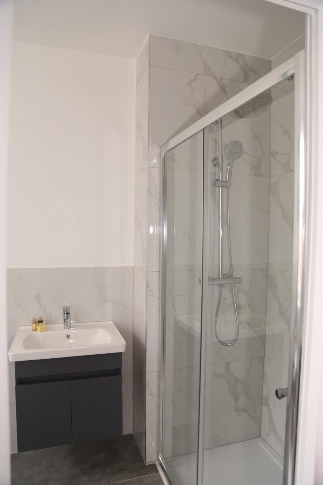 Star Warwick Mansions 4-bed Retreat Apartment *