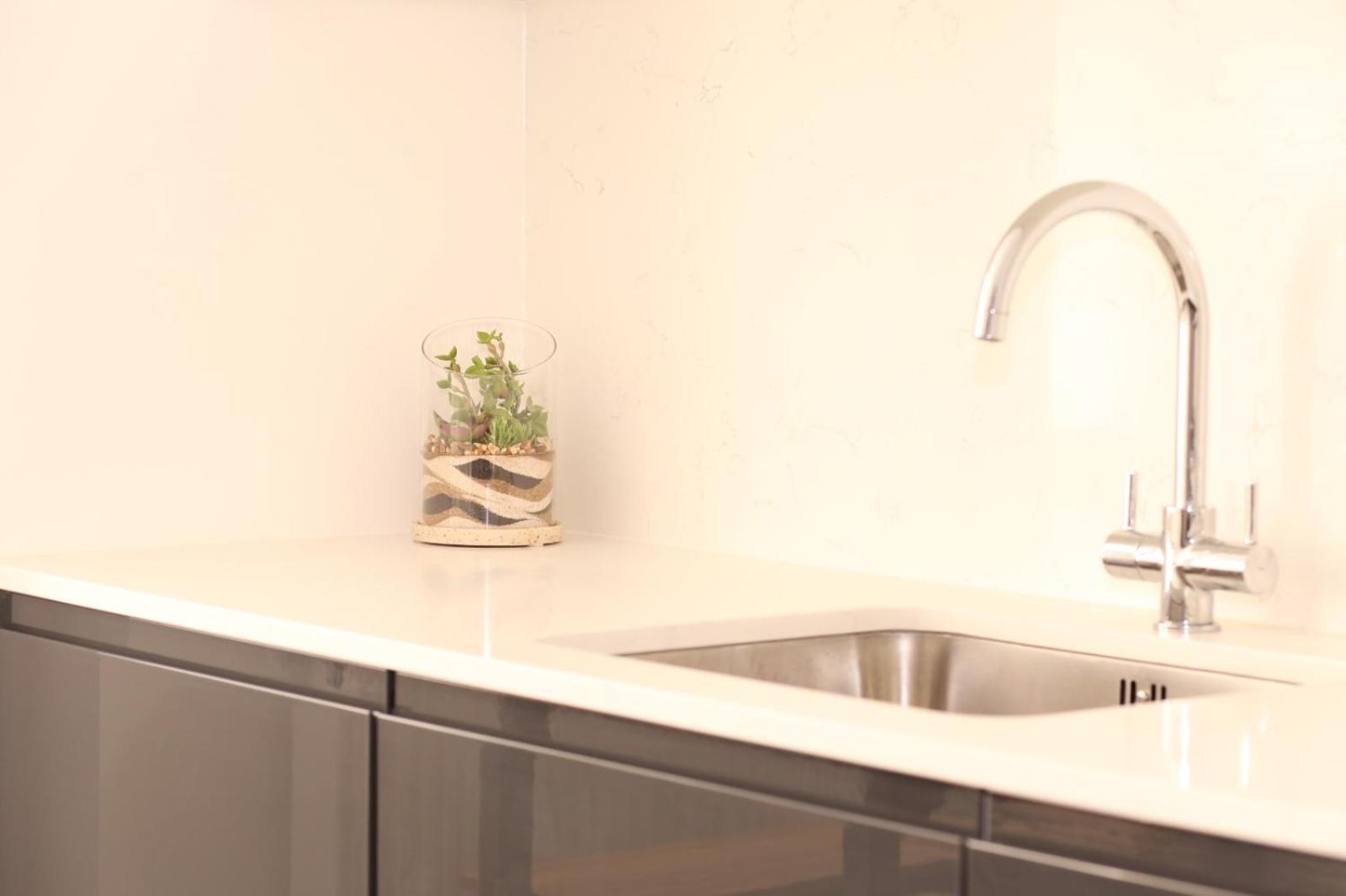 Star Warwick Mansions 4-bed Retreat Apartment *