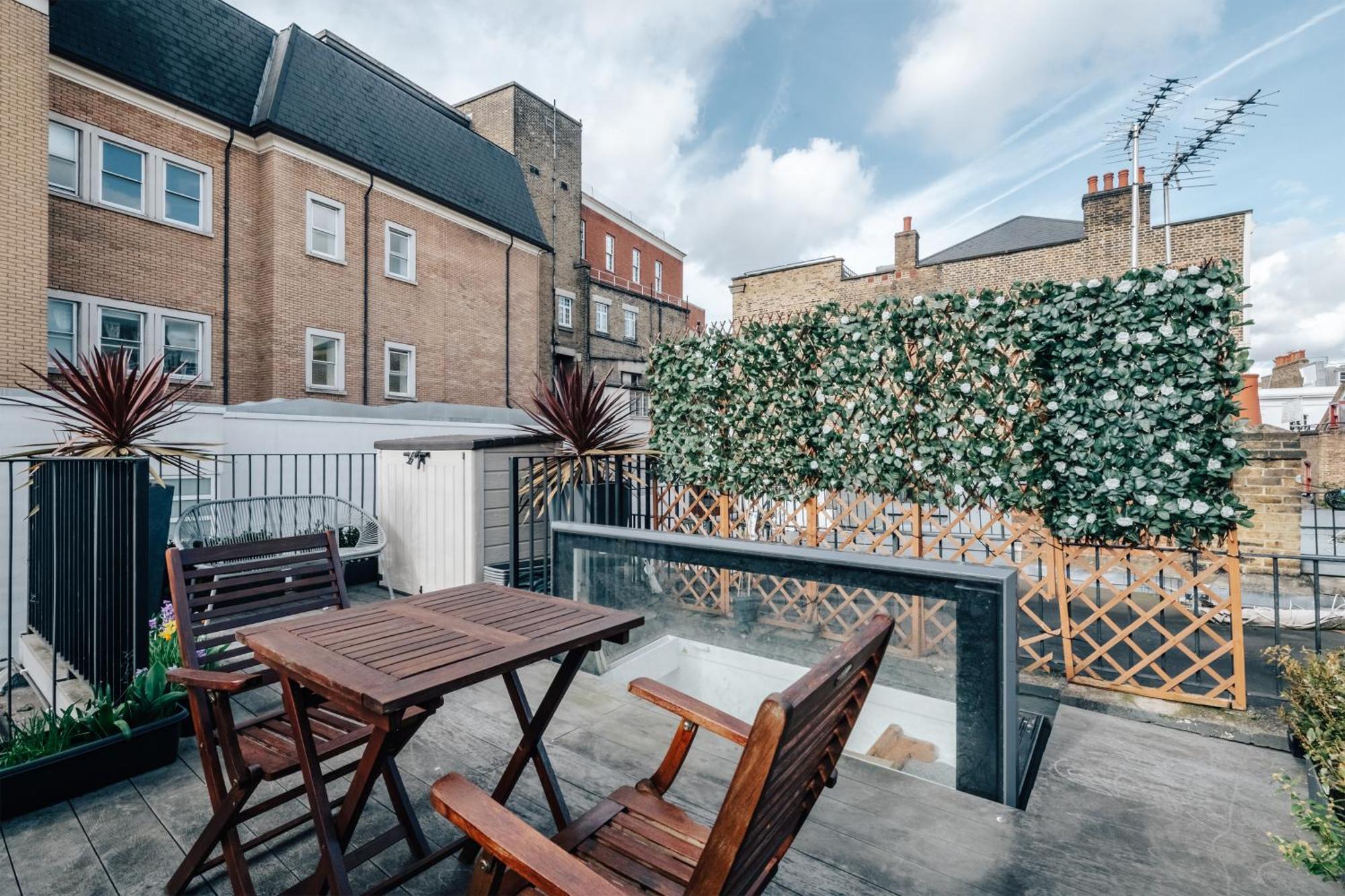 Exceptional Whole House Chelsea With Roof Terrace * London