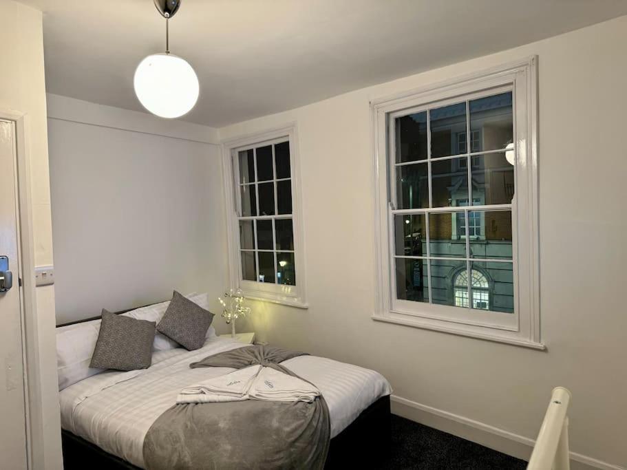 4 Bedroom Entire Flat, Kings Cross Road *