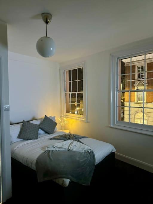 4 Bedroom Entire Flat, Kings Cross Road London