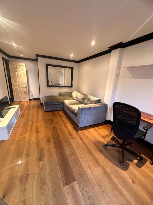 Stylish & Peaceful Covent Garden Apartment London