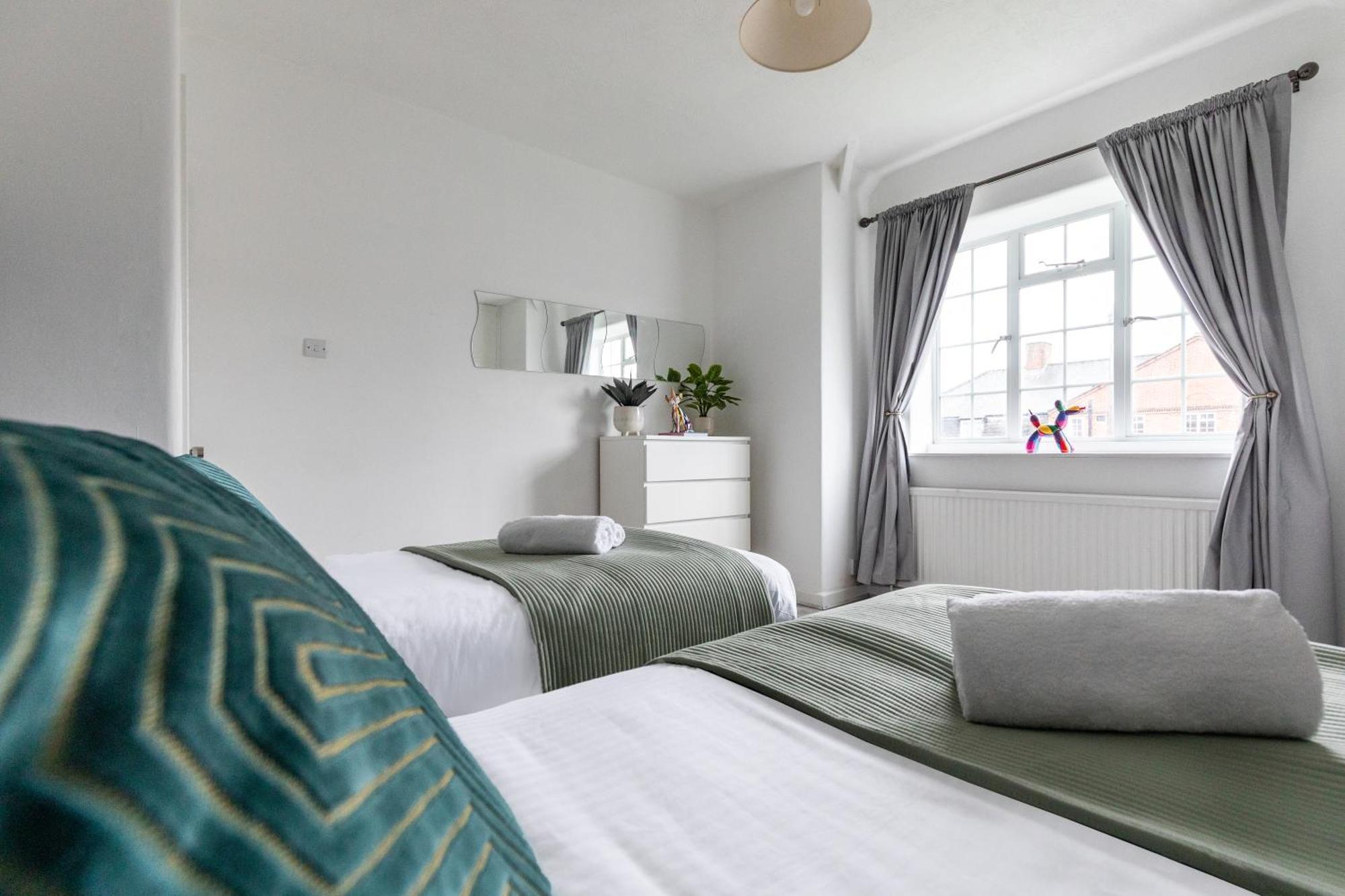 Stylish & Spacious 3bed In Putney London