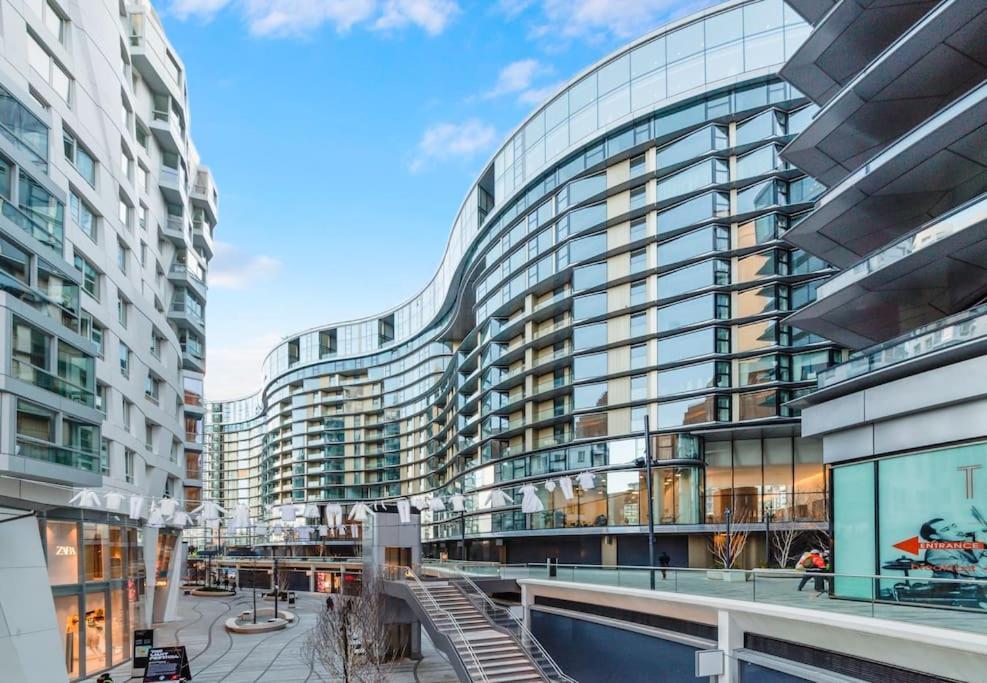 Luxury 3 Bedroom Battersea Power Apartment *
