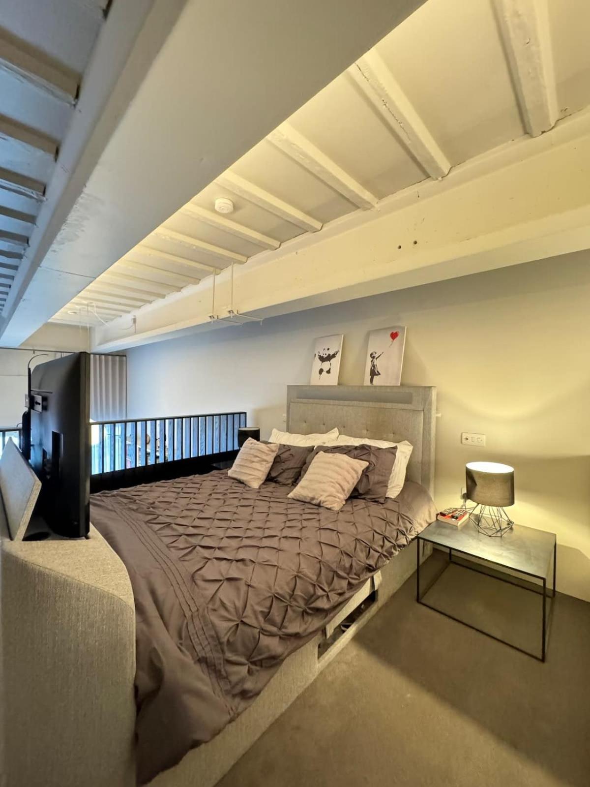 Industrial-chic 1bd Loft By The River Fulham! Apartment London