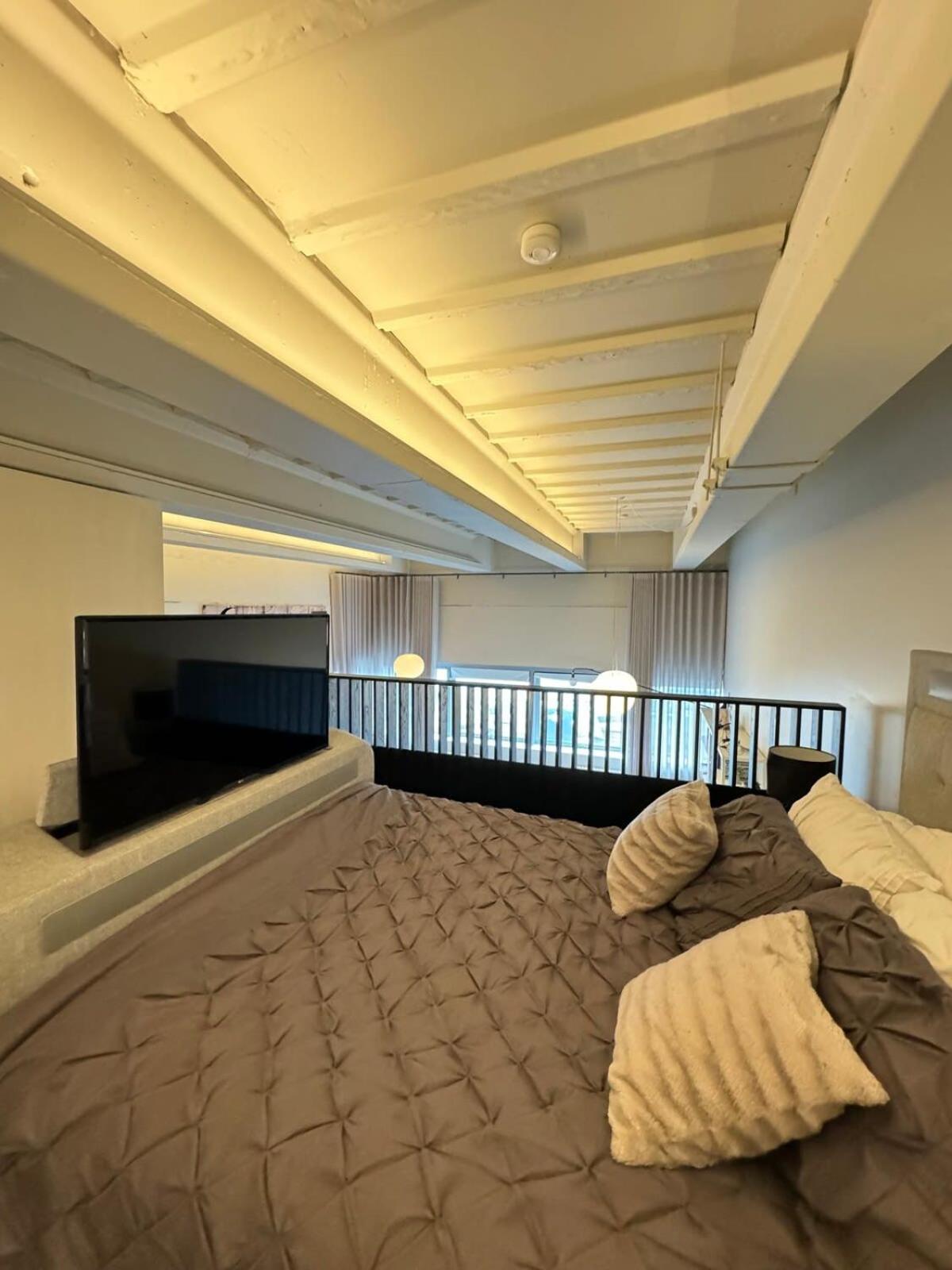 Industrial-chic 1bd Loft By The River Fulham! Apartment *