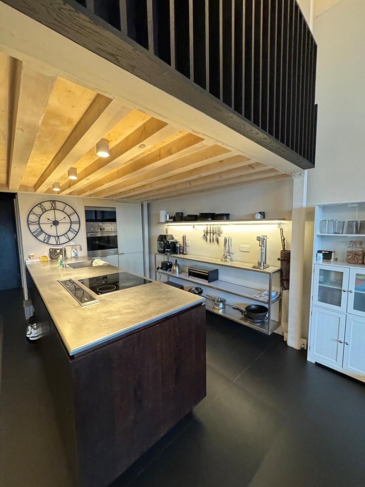 Apartment Industrial-chic 1bd Loft By The River Fulham! *