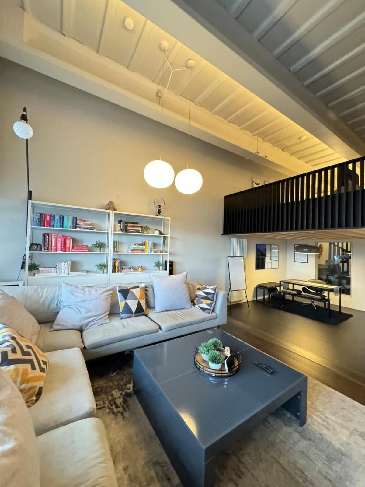 Apartment Industrial-chic 1bd Loft By The River Fulham! London