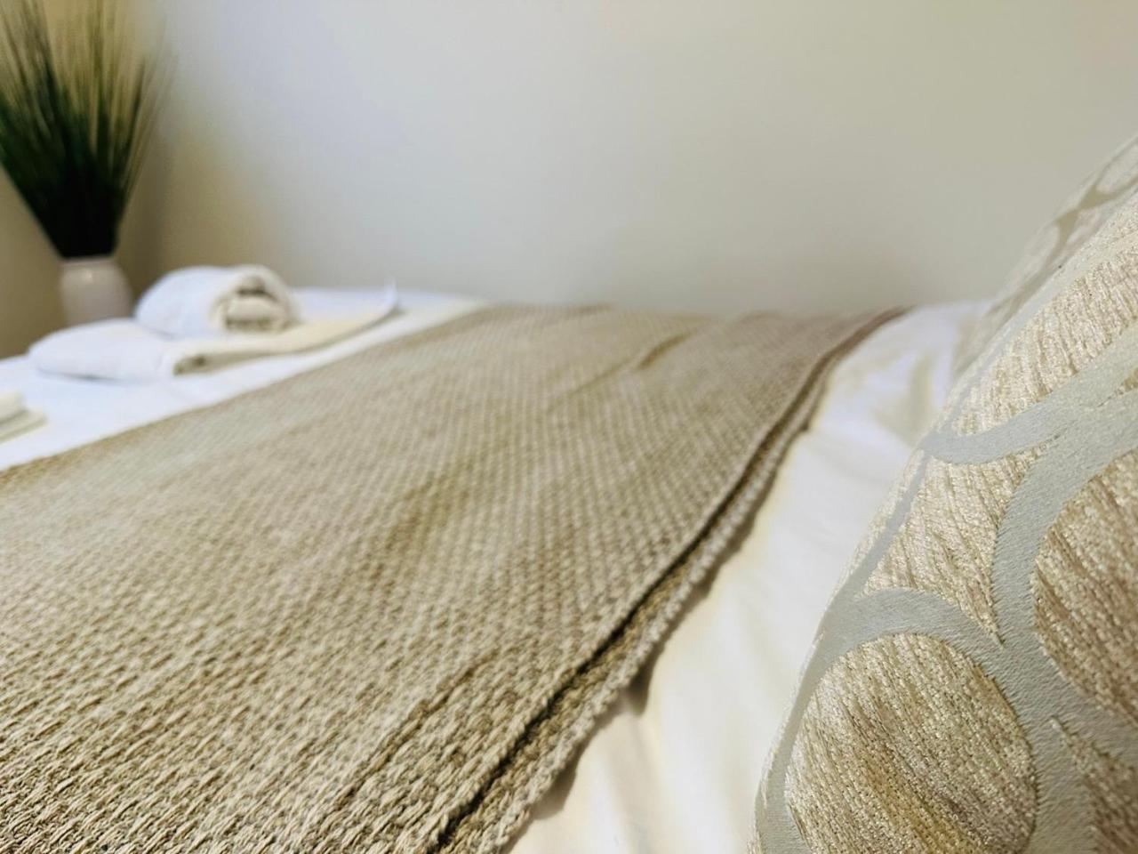 Wimbledon Elegance: 2-bedroom Retreat Apartamento *