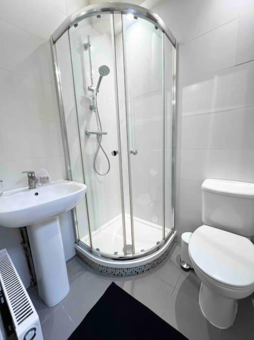 4 Bed Apartment- Archway Station Apartment