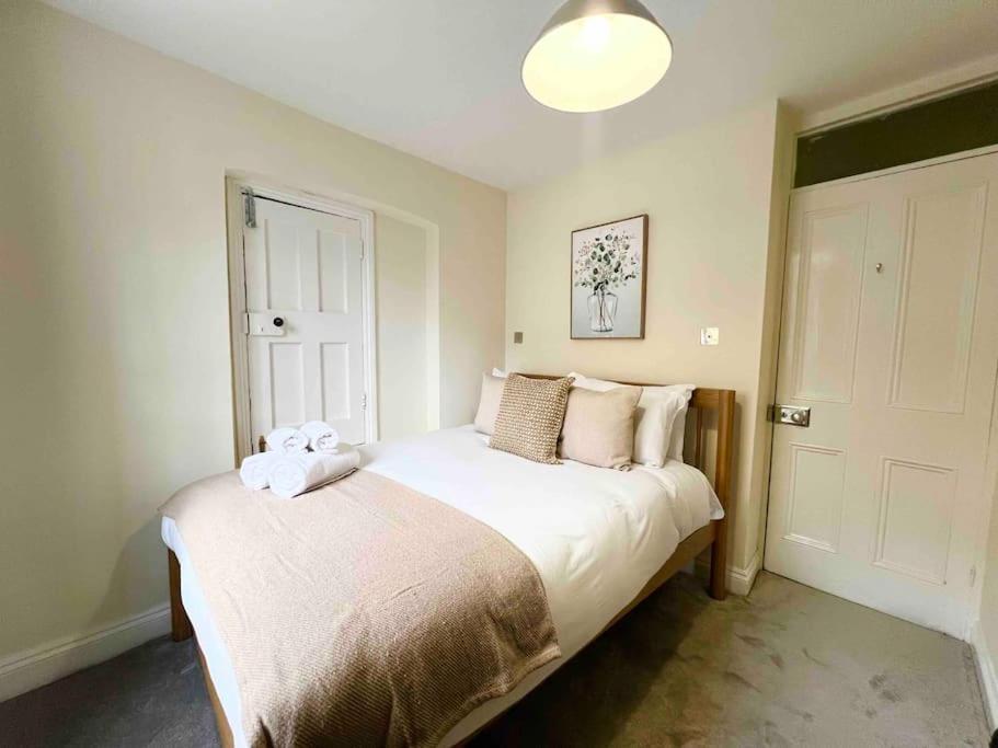 4 Bed Apartment- Archway Station Apartment