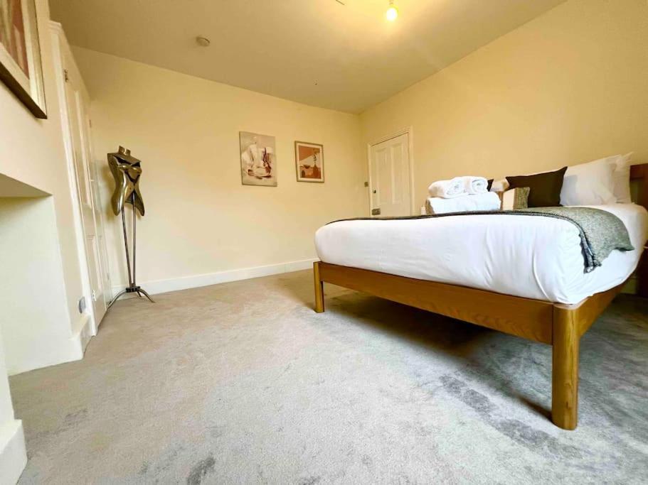Apartment 4 Bed Apartment- Archway Station *