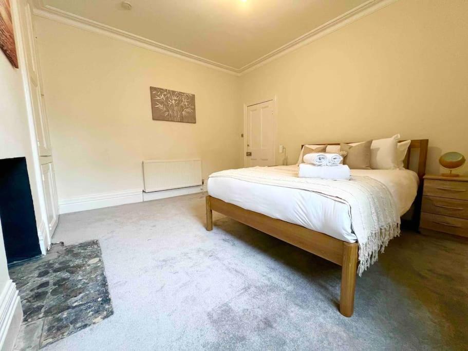 Apartment 4 Bed Apartment- Archway Station *