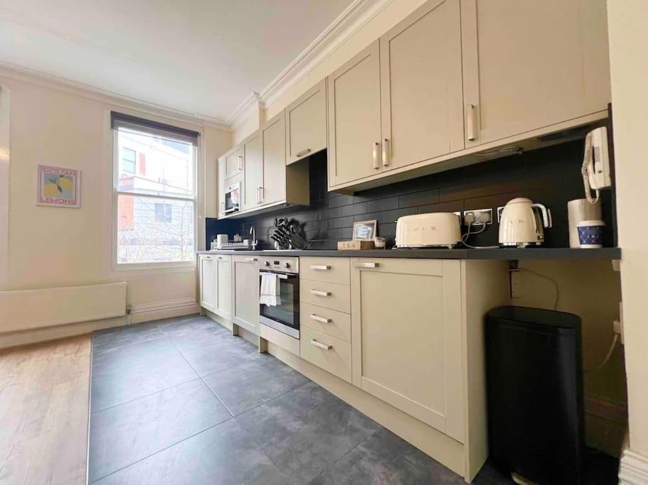 Apartment 4 Bed Apartment- Archway Station