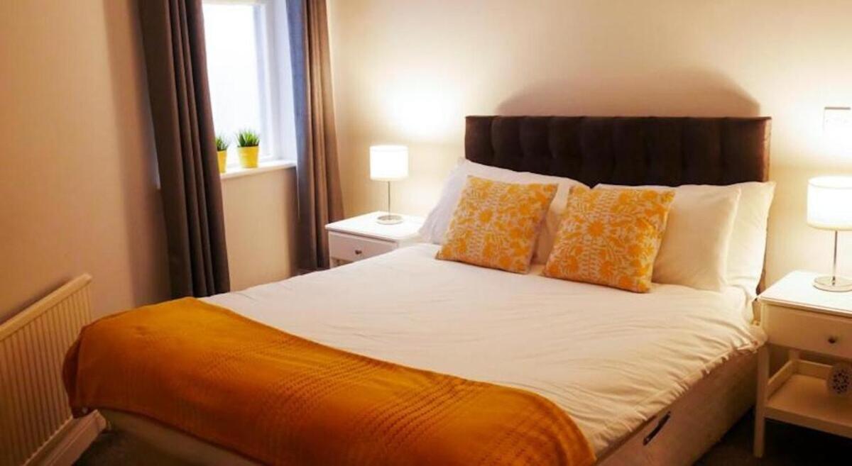 Holiday home Wood Budget - Next To Mall & Metro Station - 10 Min To Center London