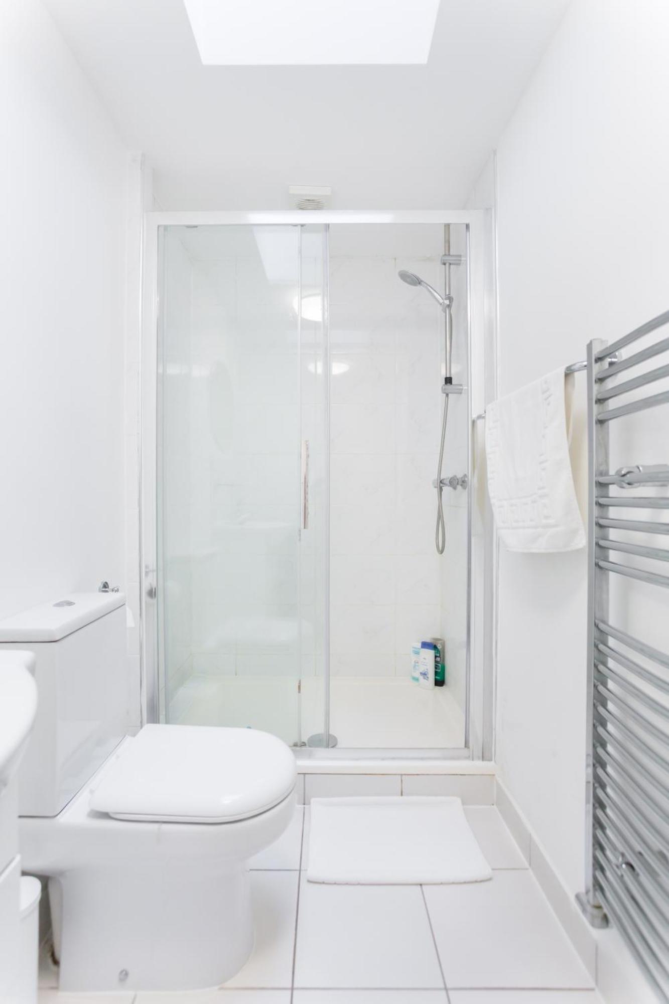 Holiday home Wood Budget - Next To Mall & Metro Station - 10 Min To Center *