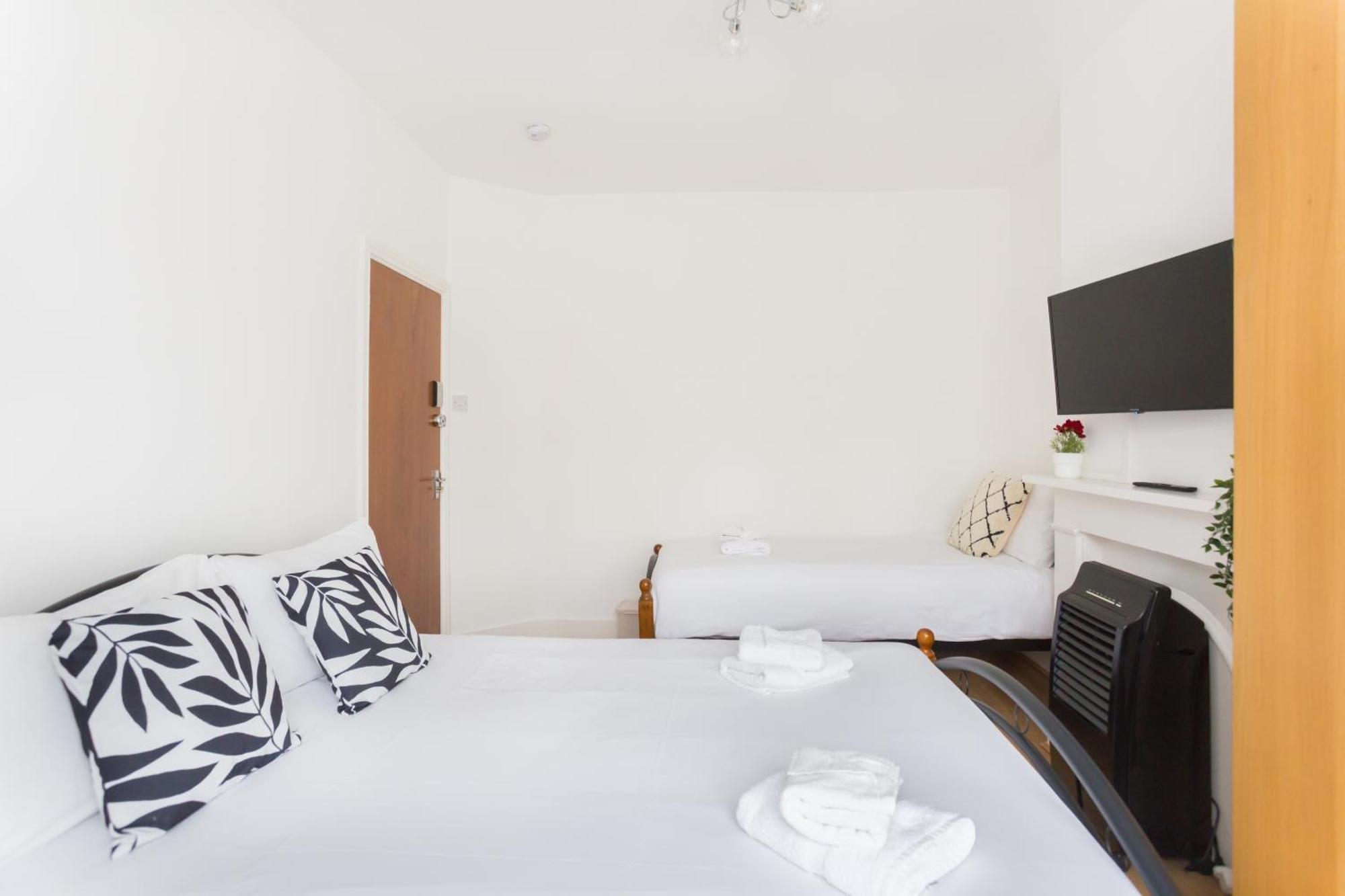 Wood Budget - Next To Mall & Metro Station - 10 Min To Center *