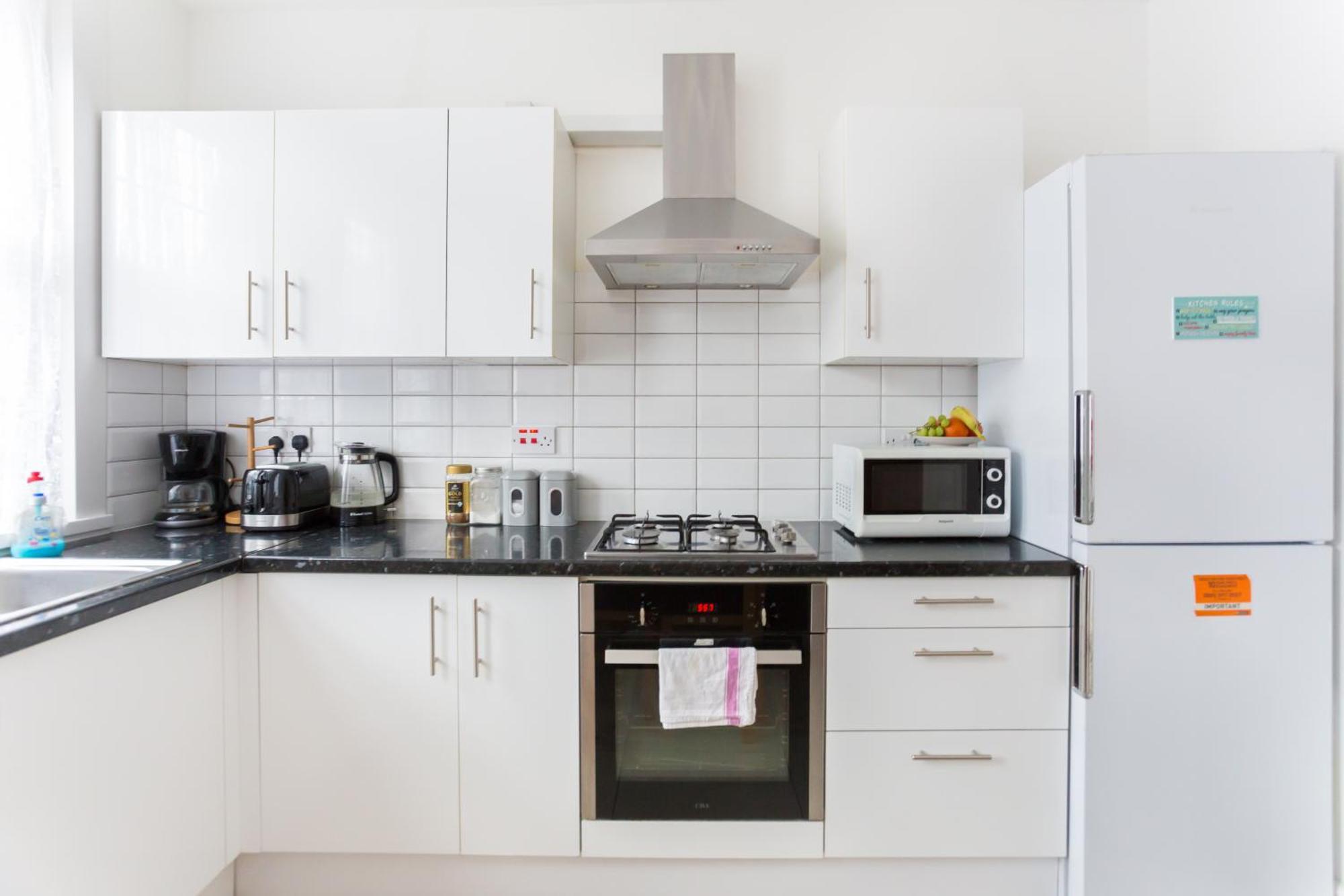 Holiday home Wood Budget - Next To Mall & Metro Station - 10 Min To Center