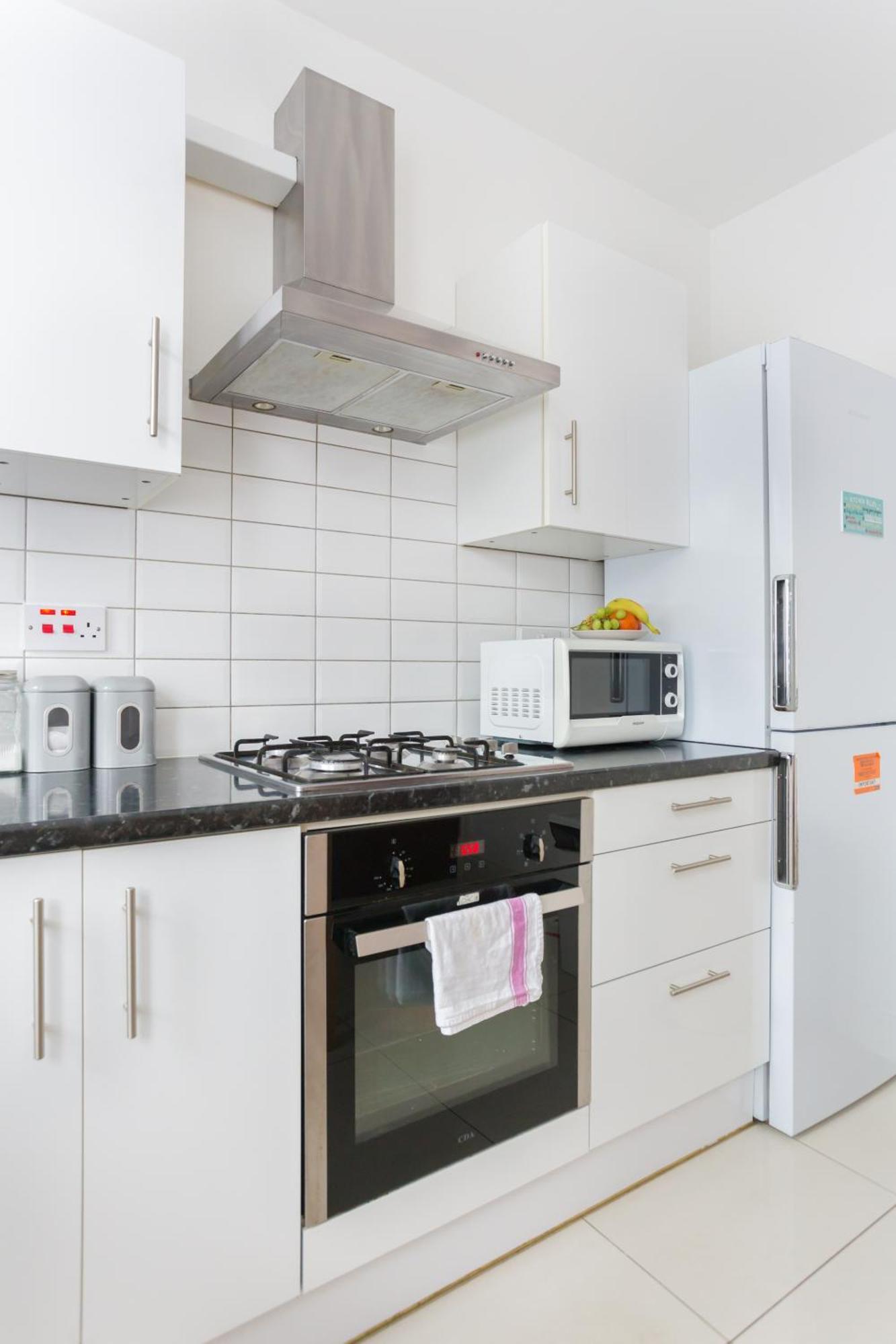 Wood Budget - Next To Mall & Metro Station - 10 Min To Center Holiday home *
