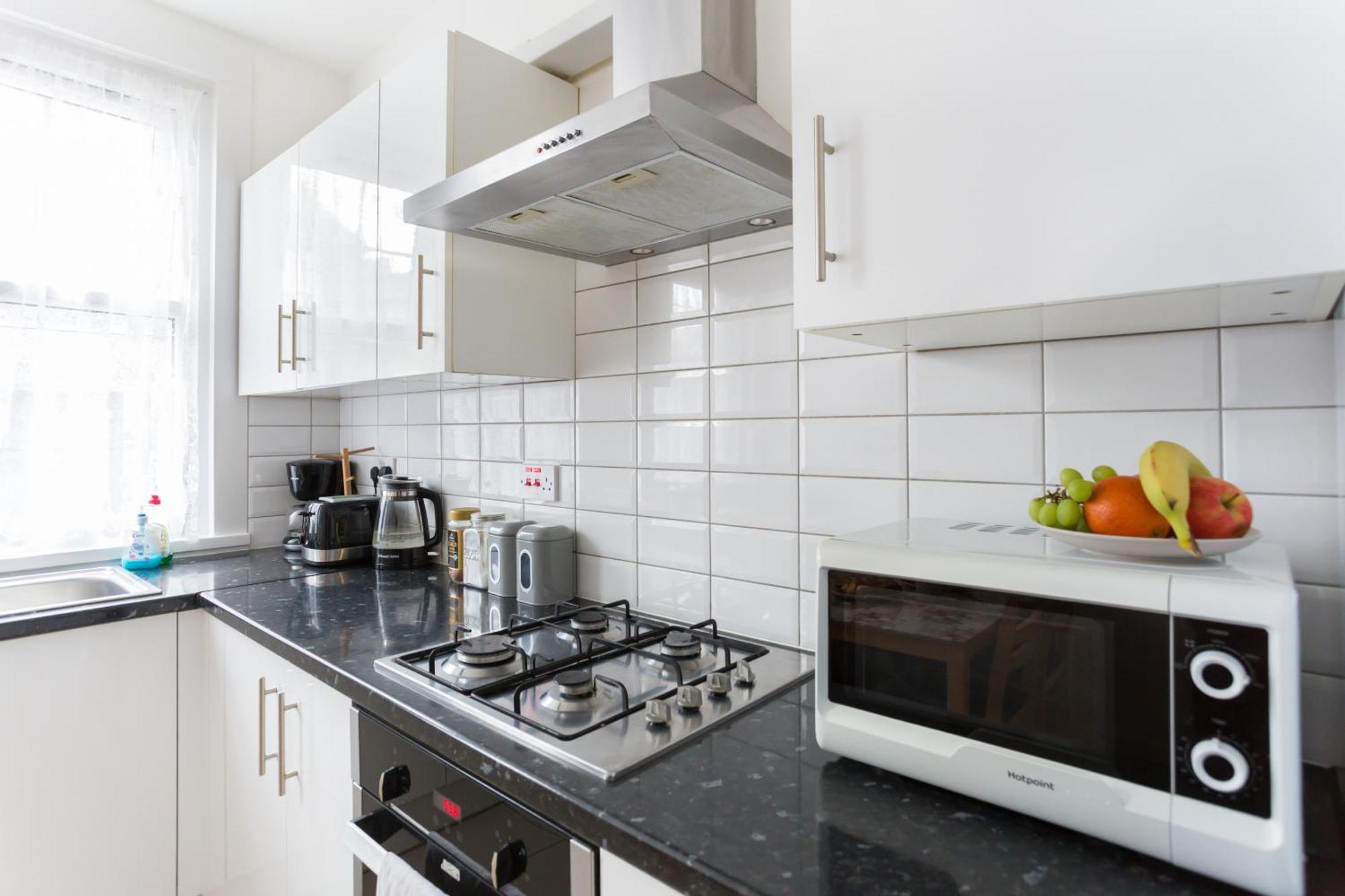 Holiday home Wood Budget - Next To Mall & Metro Station - 10 Min To Center *