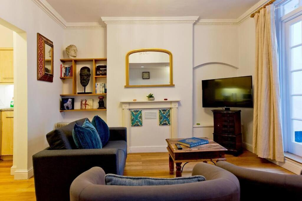 2 Bedroom Central Victoria Apartment London