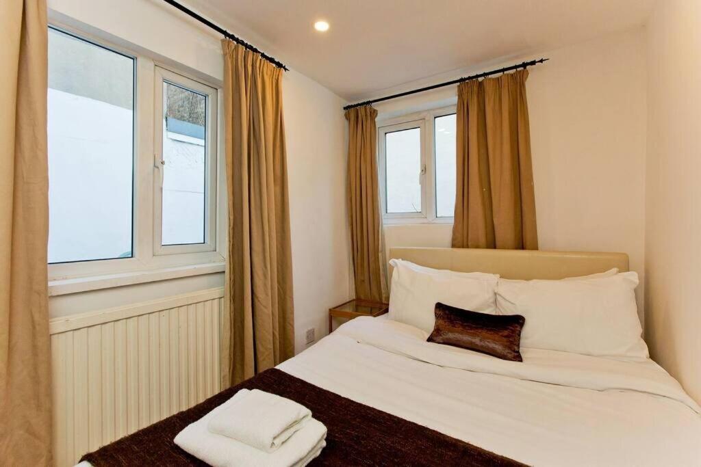 2 Bedroom Central Victoria London