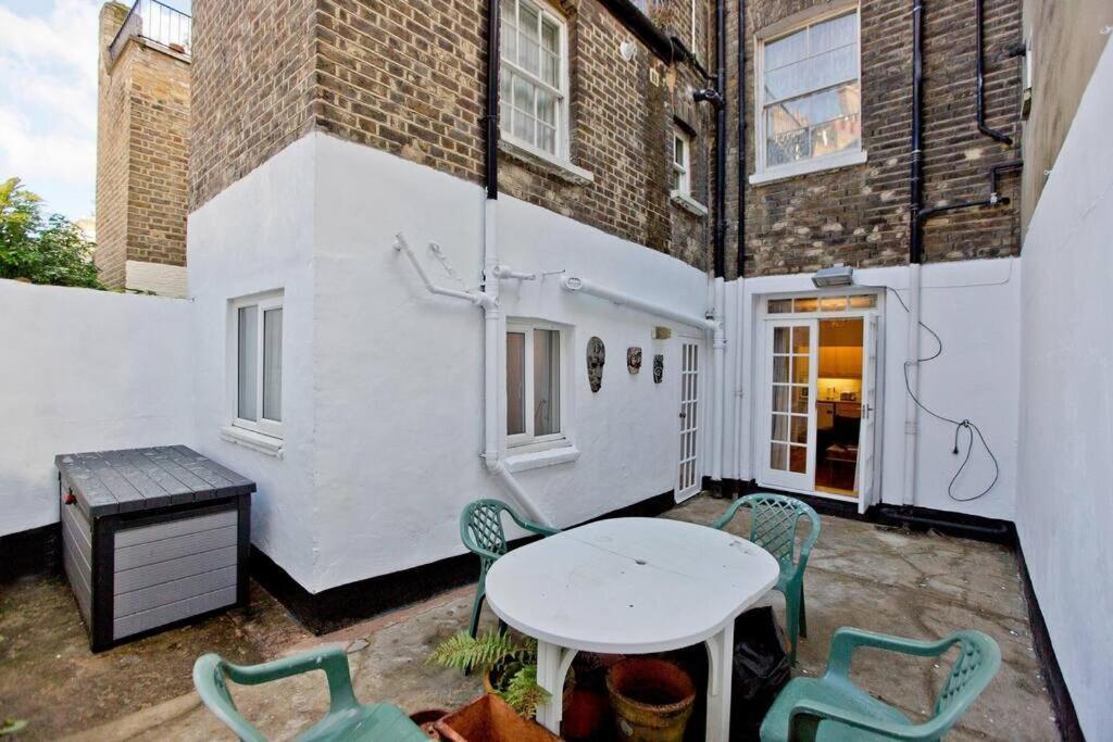 Apartment 2 Bedroom Central Victoria *