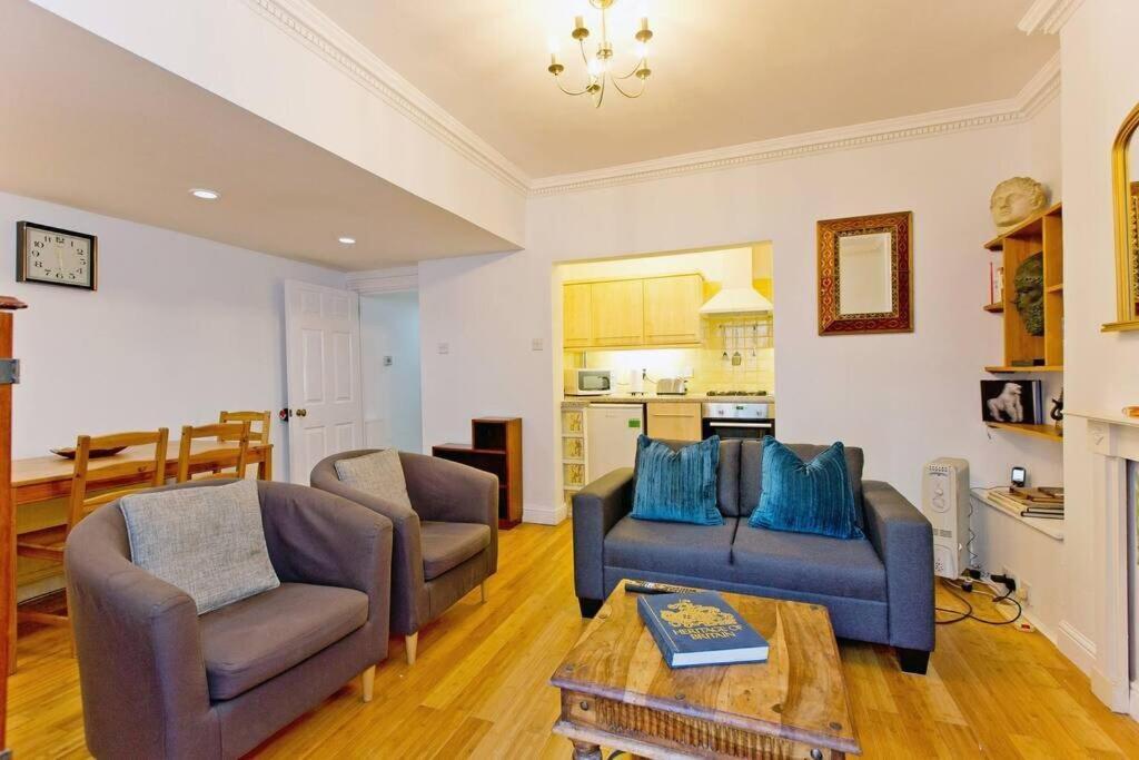 2 Bedroom Central Victoria Apartment