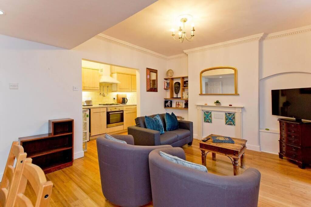 Apartment 2 Bedroom Central Victoria *